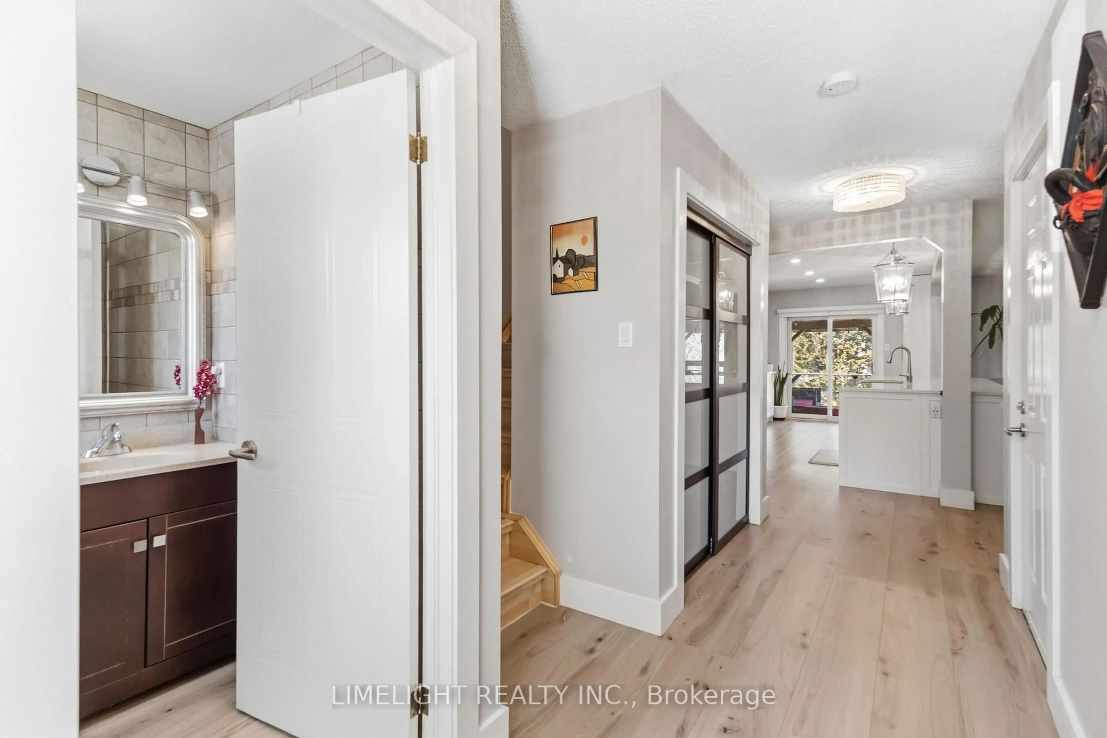 Indoor entryway for 61 Julia Crt, London East Ontario N5V 4X1