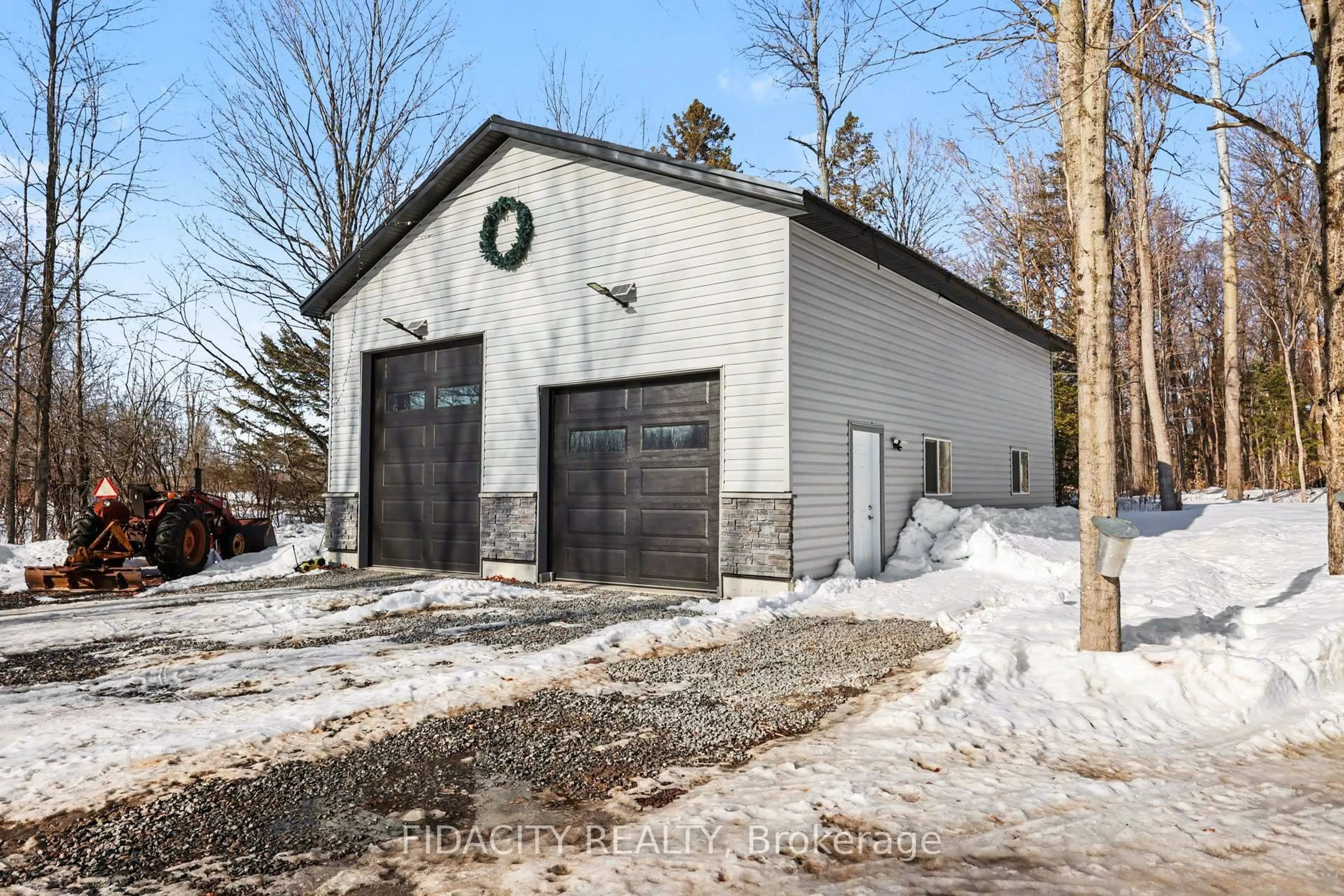 Indoor garage for 826 Ramsay Concession 7a Rd, Carleton Place Ontario K7C 3P1