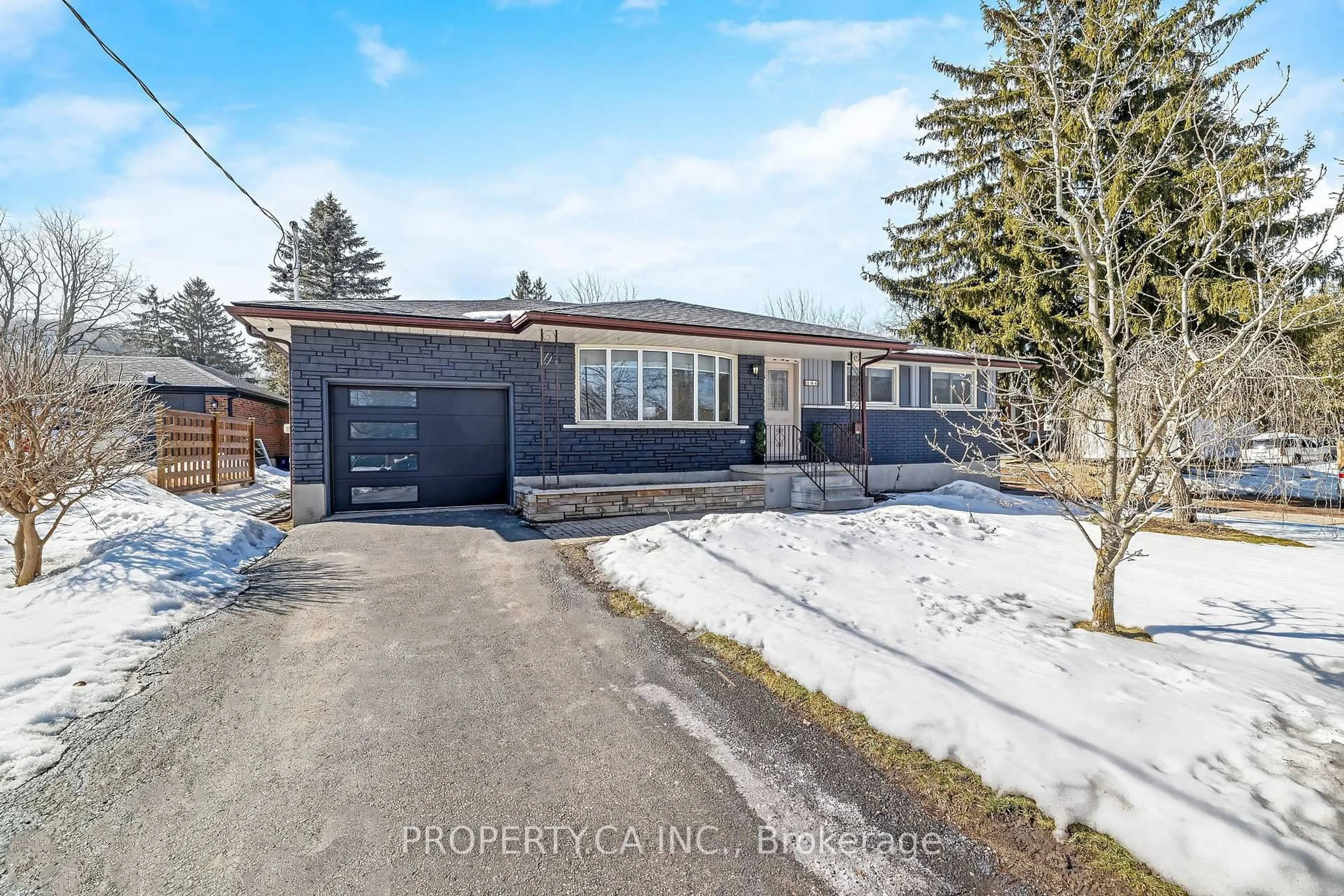 A pic from outside/outdoor area/front of a property/back of a property/a pic from drone, street for 184 West River Rd, Cambridge Ontario N1S 2Z8
