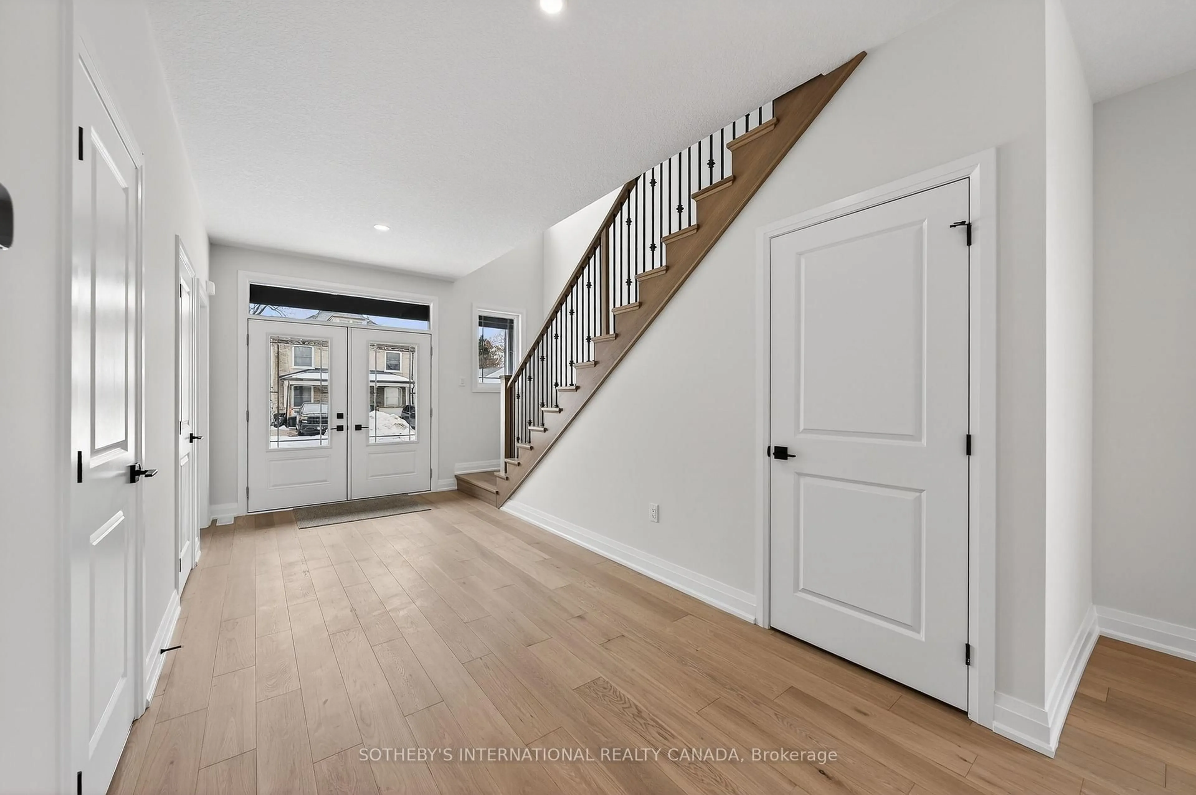 Indoor entryway for 42 Rich Ave, Cambridge Ontario N1R 2A5