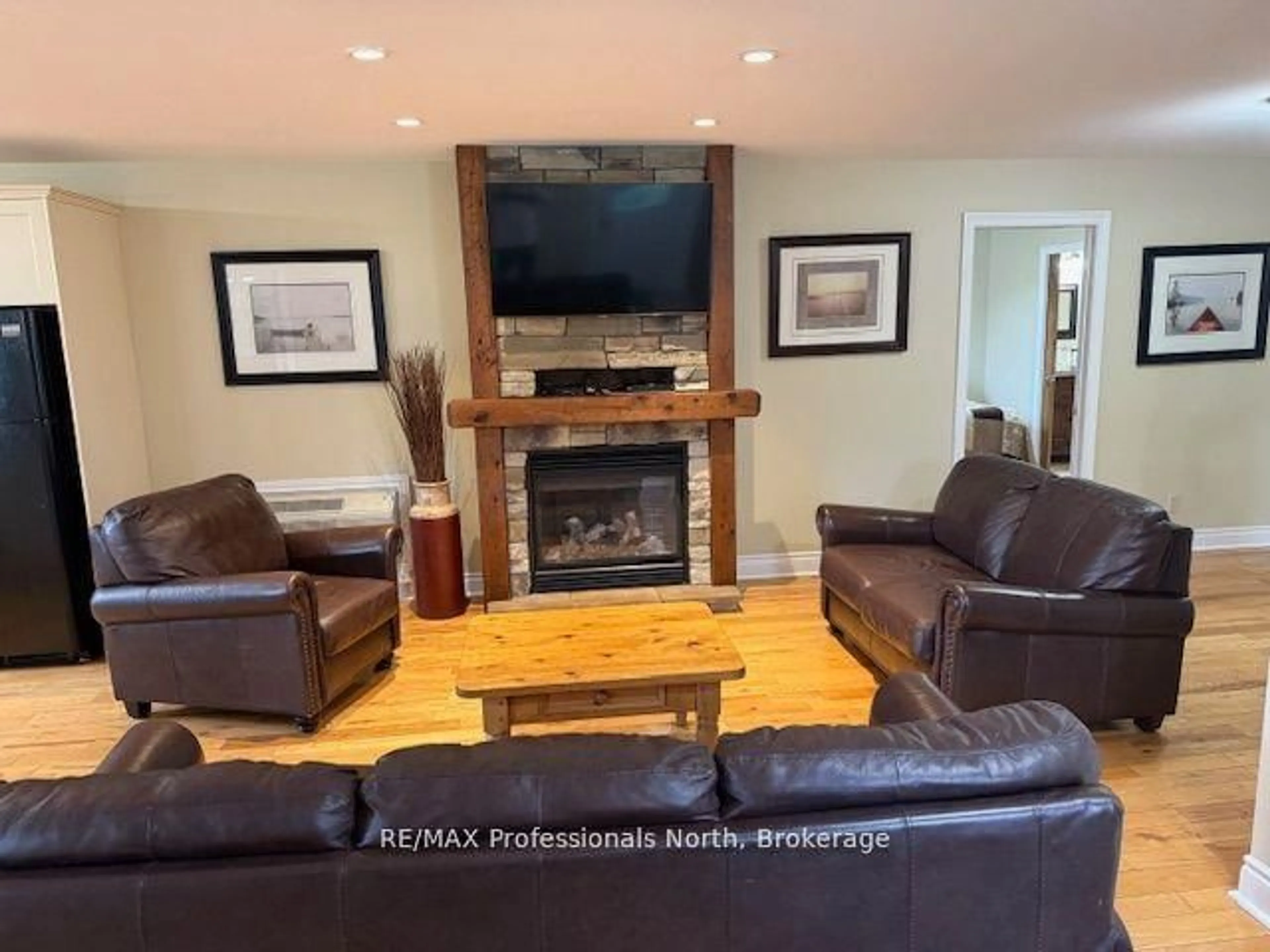 Living room with furniture, wood/laminate floor for 1052 Rat Bay Rd #126-5, Lake of Bays Ontario P0A 1H0