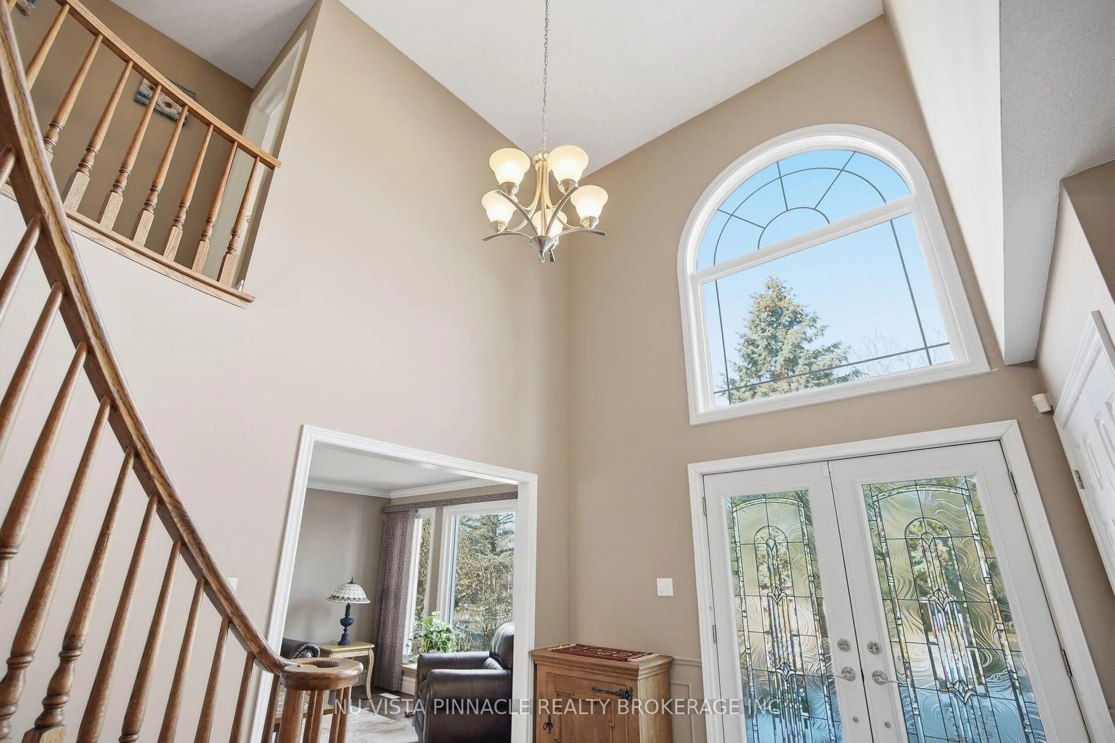 Indoor foyer for 532 Rosecliffe Terr, London South Ontario N6K 4H6