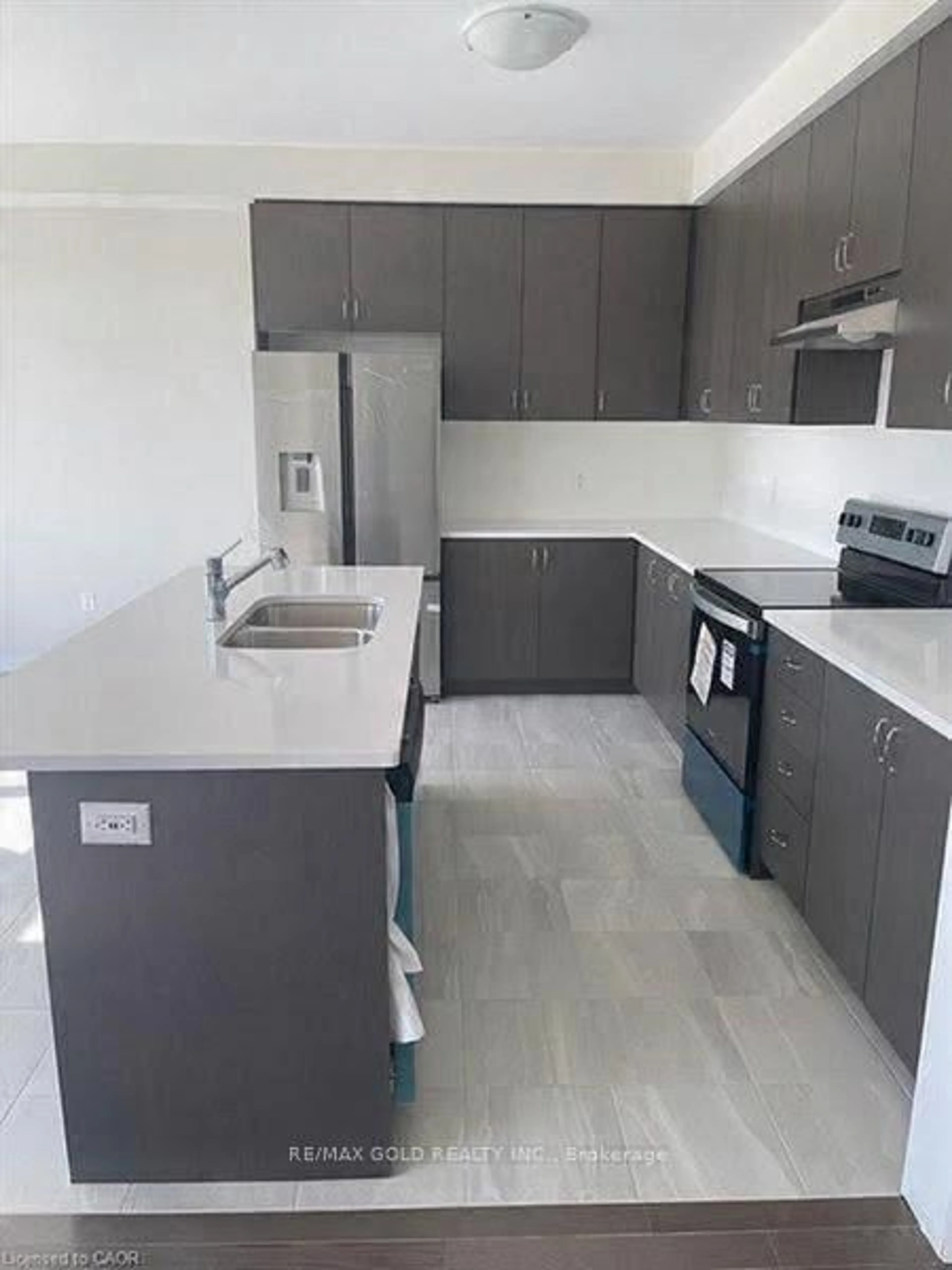 Standard kitchen, ceramic/tile floor for 117 Leslie Davis St, North Dumfries Ontario N0B 1E0