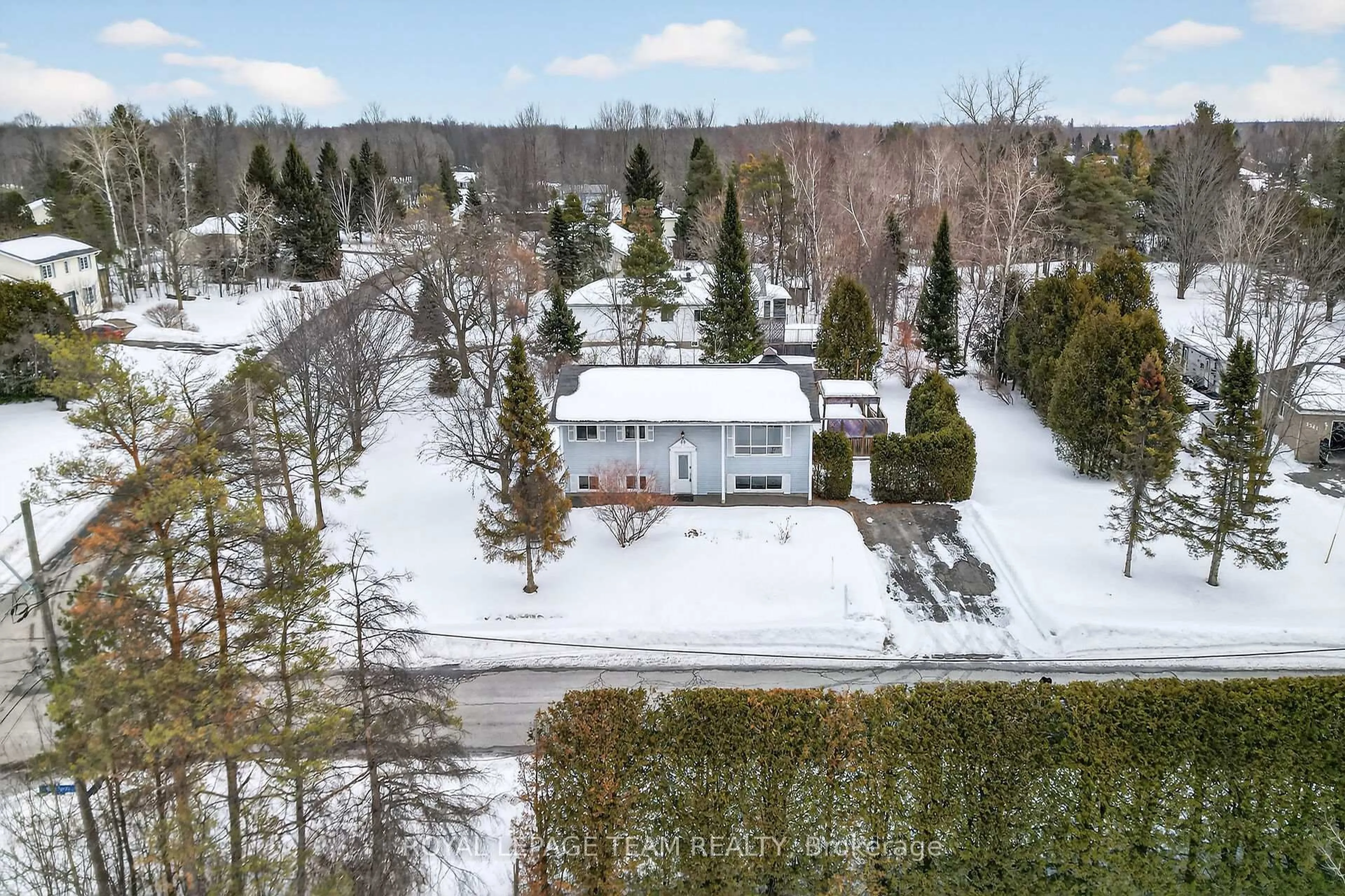 A pic from outside/outdoor area/front of a property/back of a property/a pic from drone, unknown for 3333 White Spruce St, Osgoode Ontario K0A 2W0