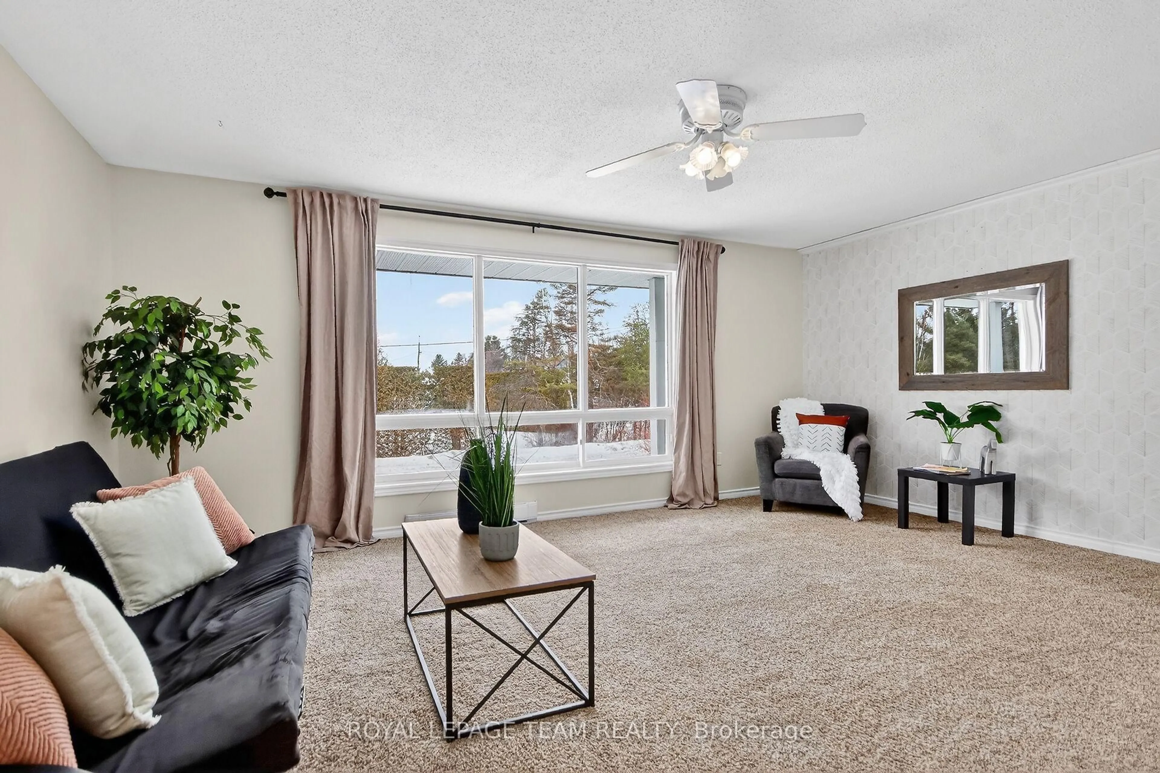 Living room with furniture, unknown for 3333 White Spruce St, Osgoode Ontario K0A 2W0