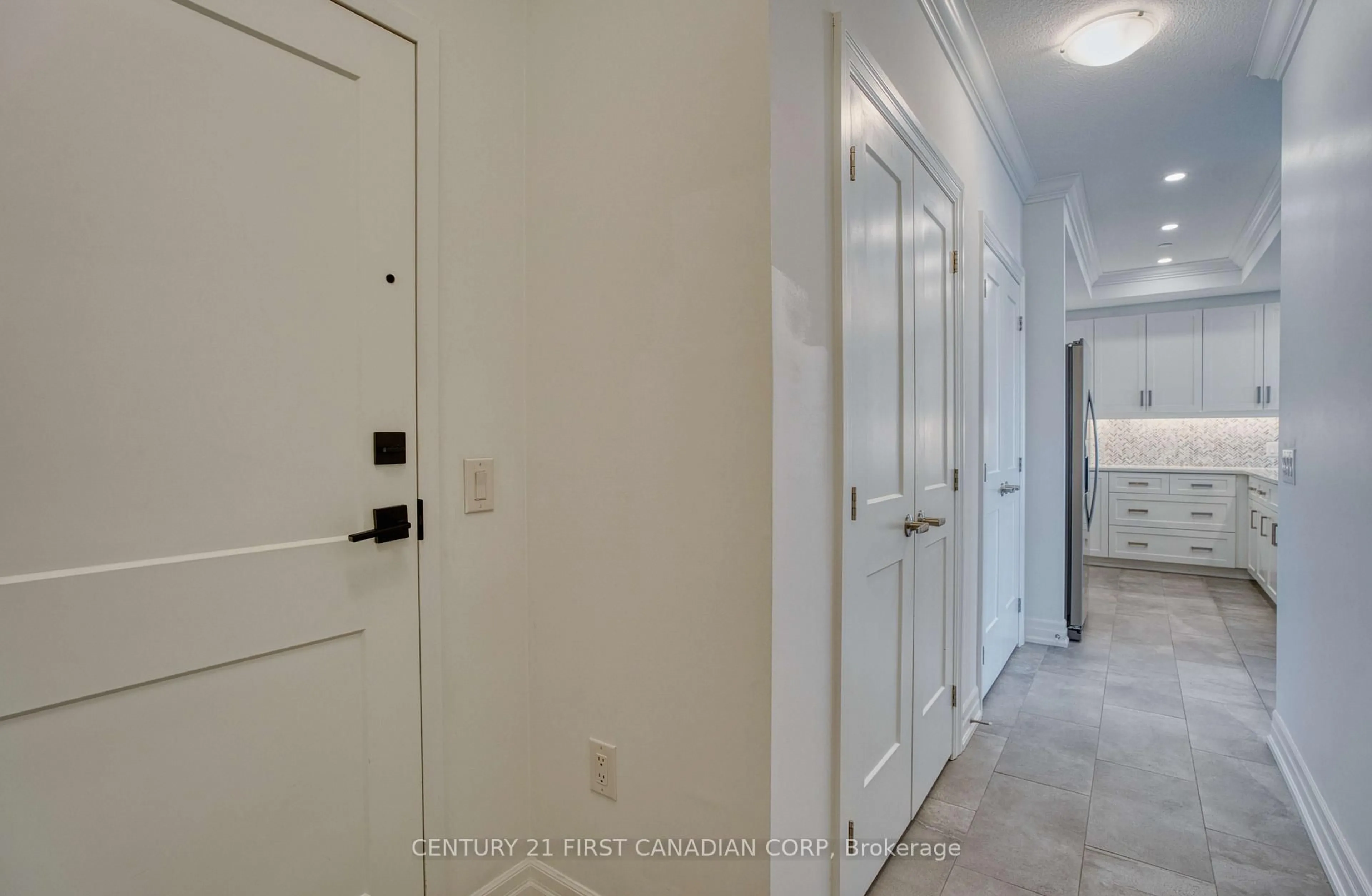 Indoor entryway for 460 Callaway Rd #813, London North Ontario N6P 1H5