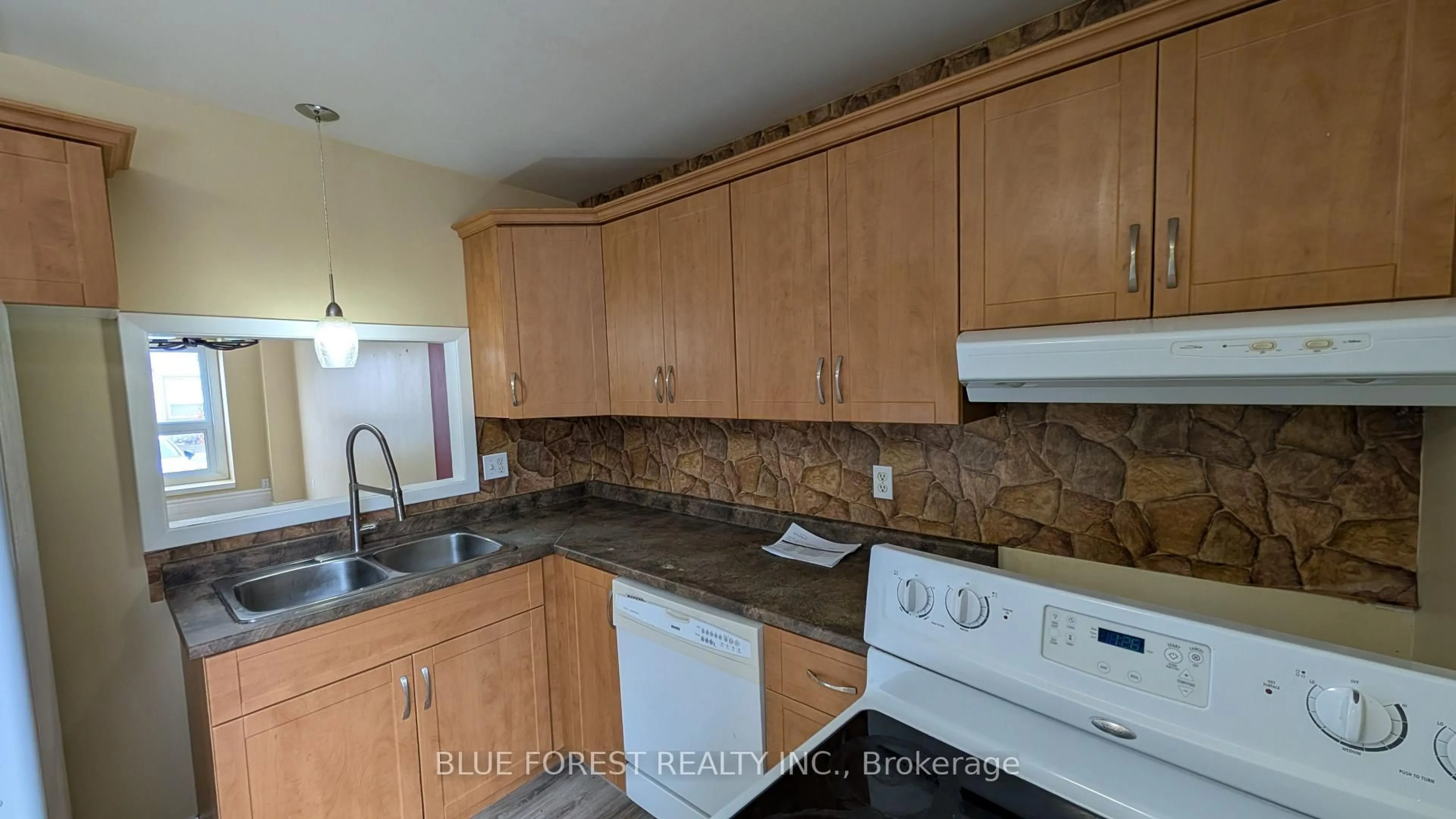 Standard kitchen, unknown for 253 Taylor St #20, London East Ontario N5Y 2J6