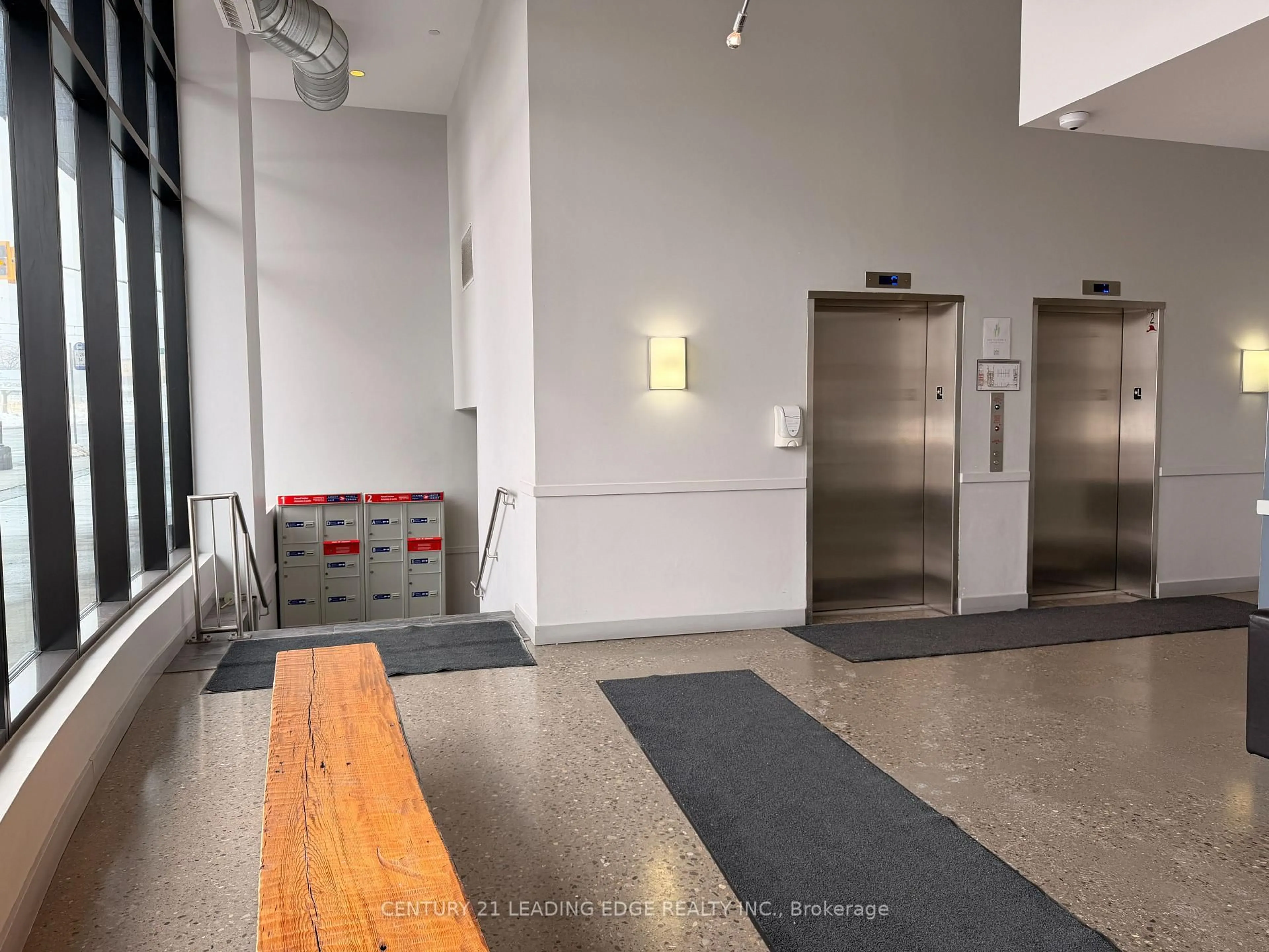 Indoor foyer for 1 VICTORIA St #1308, Kitchener Ontario N2G 0B5