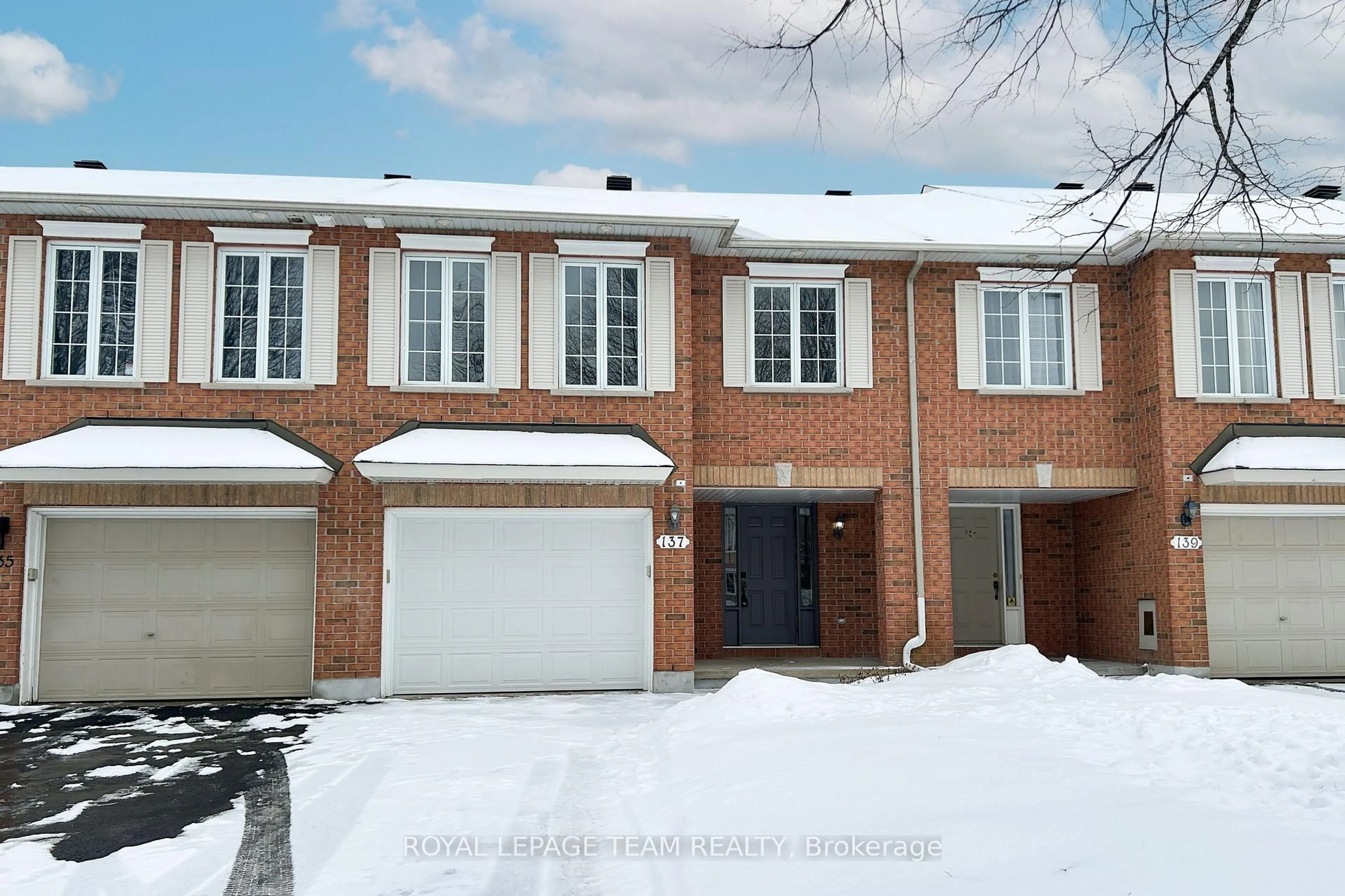 Home with brick exterior material, street for 137 Macassa Circ, Ottawa Ontario K2T 1J9