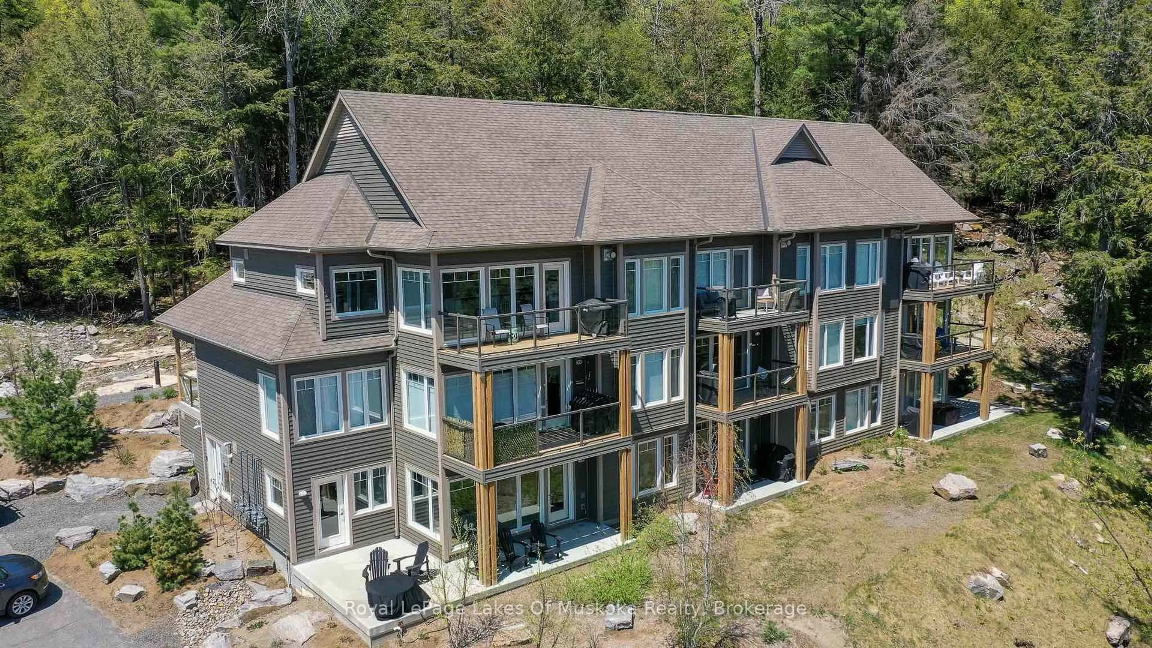 A pic from outside/outdoor area/front of a property/back of a property/a pic from drone, building for 3 Tree Tops Lane #102, Huntsville Ontario P1H 0B8