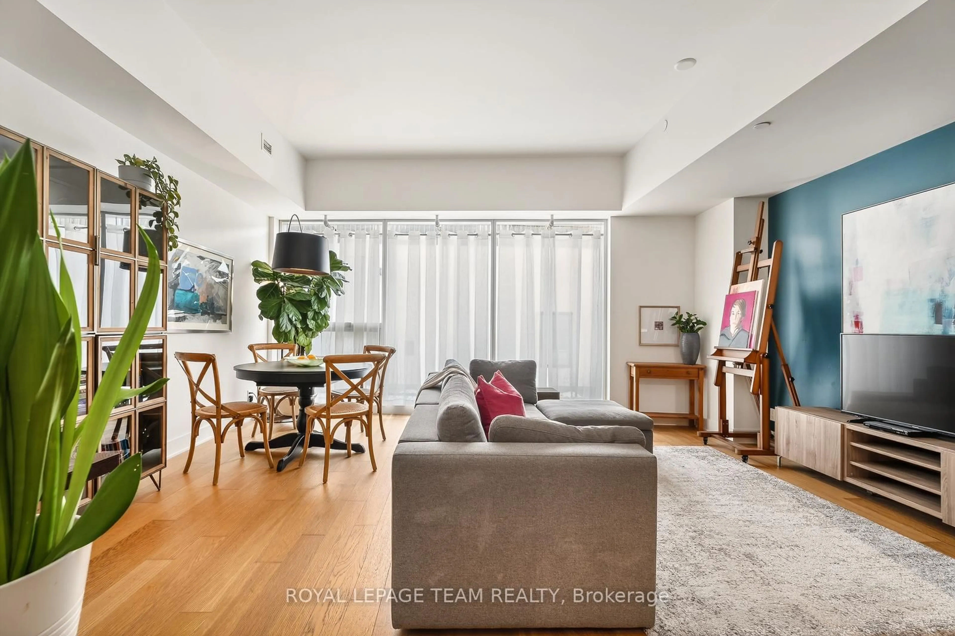 Living room with furniture, unknown for 485 Richmond Rd #103, Ottawa Ontario K2A 3W9