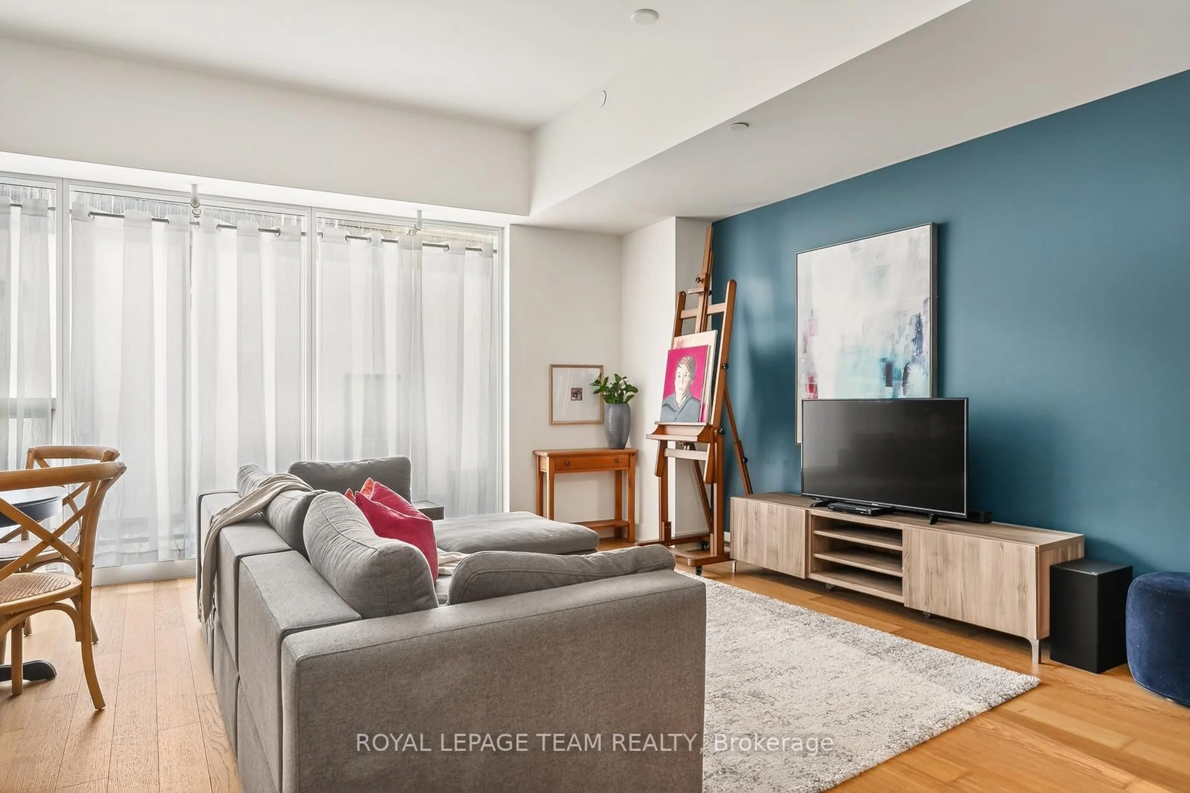 Living room with furniture, unknown for 485 Richmond Rd #103, Ottawa Ontario K2A 3W9