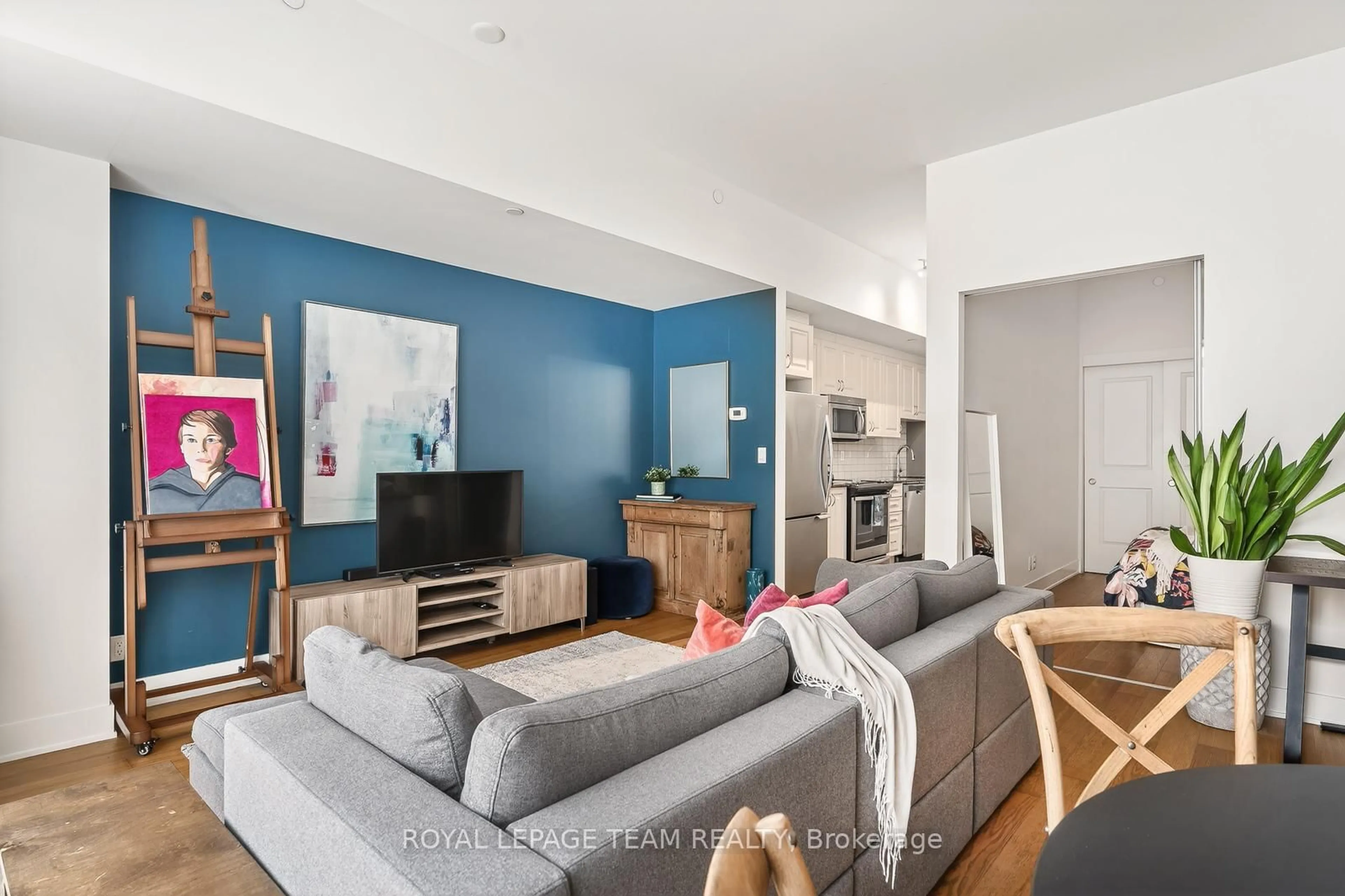 Living room with furniture, unknown for 485 Richmond Rd #103, Ottawa Ontario K2A 3W9