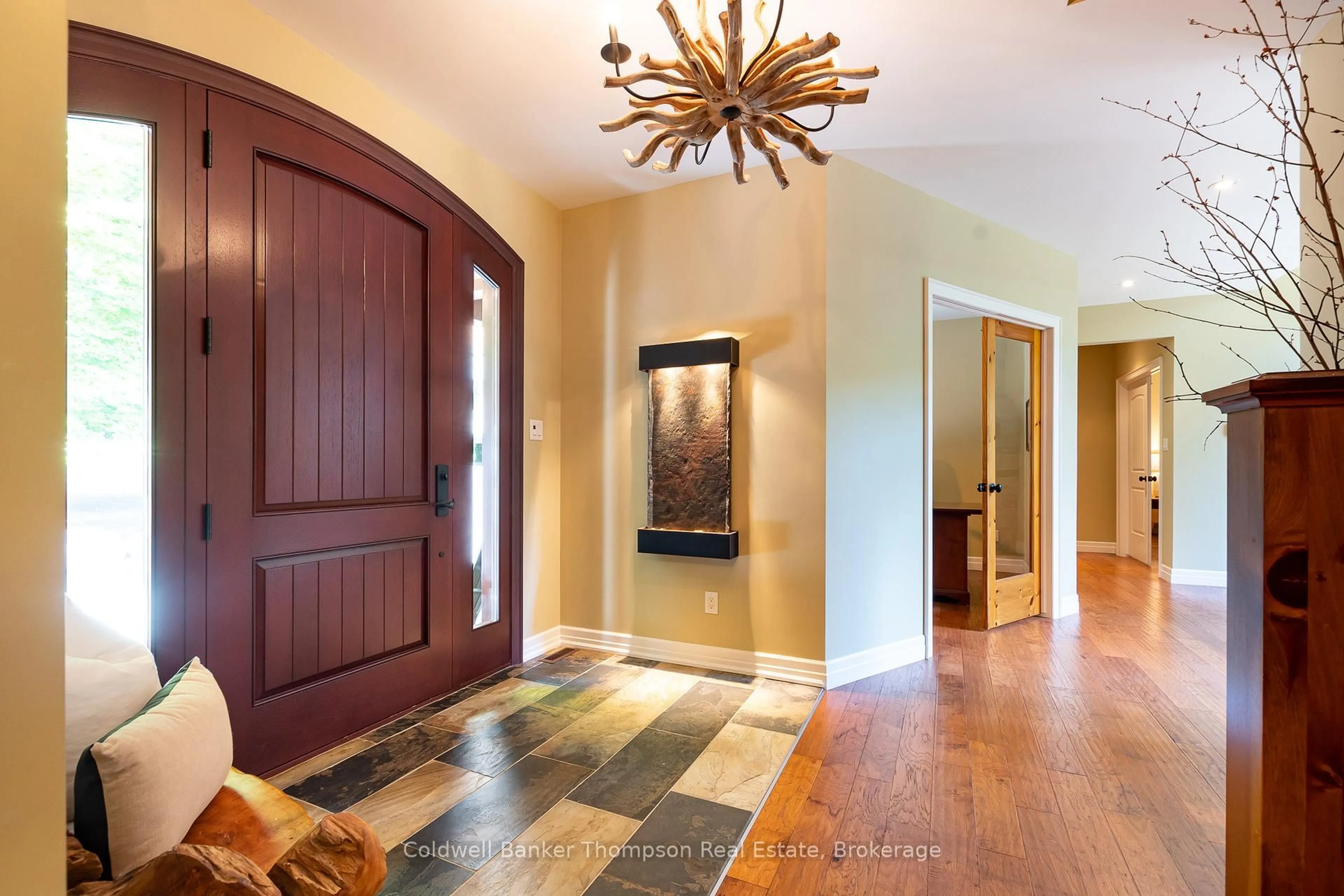 Indoor entryway for 11 Forest Hill Lane, Huntsville Ontario P1H 2N5