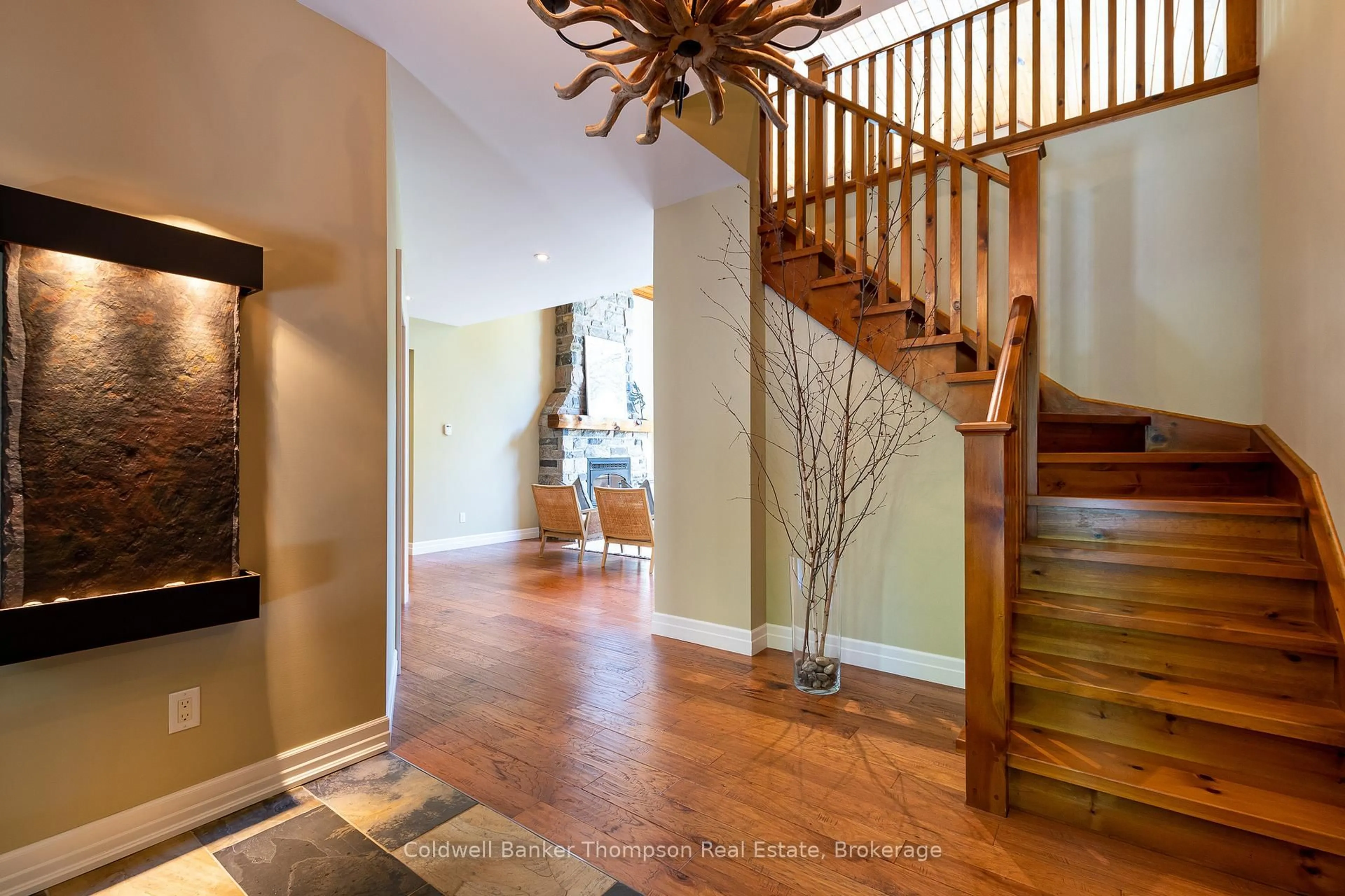 Indoor foyer for 11 Forest Hill Lane, Huntsville Ontario P1H 2N5