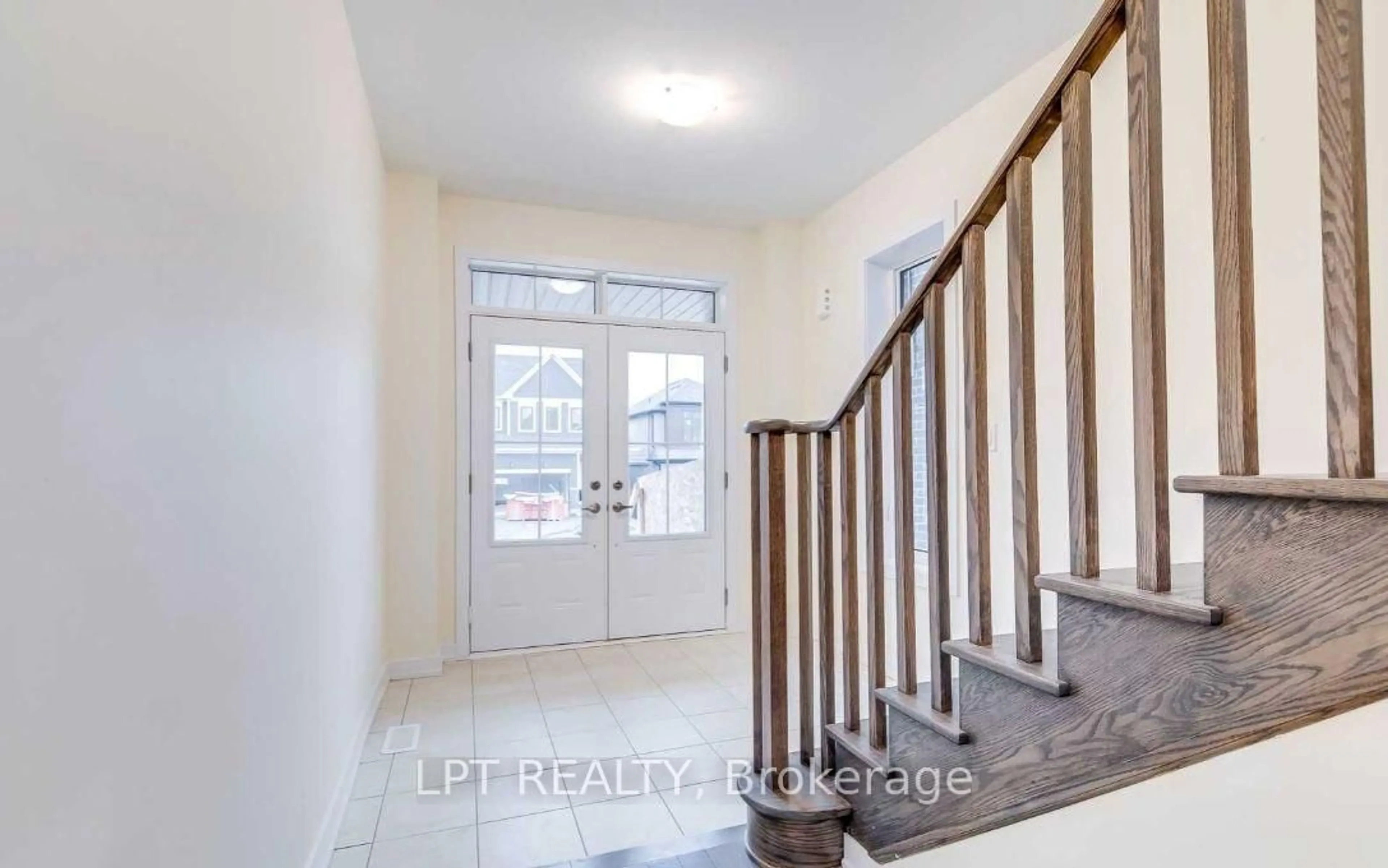 Indoor entryway for 41 Sundin Dr, Haldimand Ontario N3W 0H3