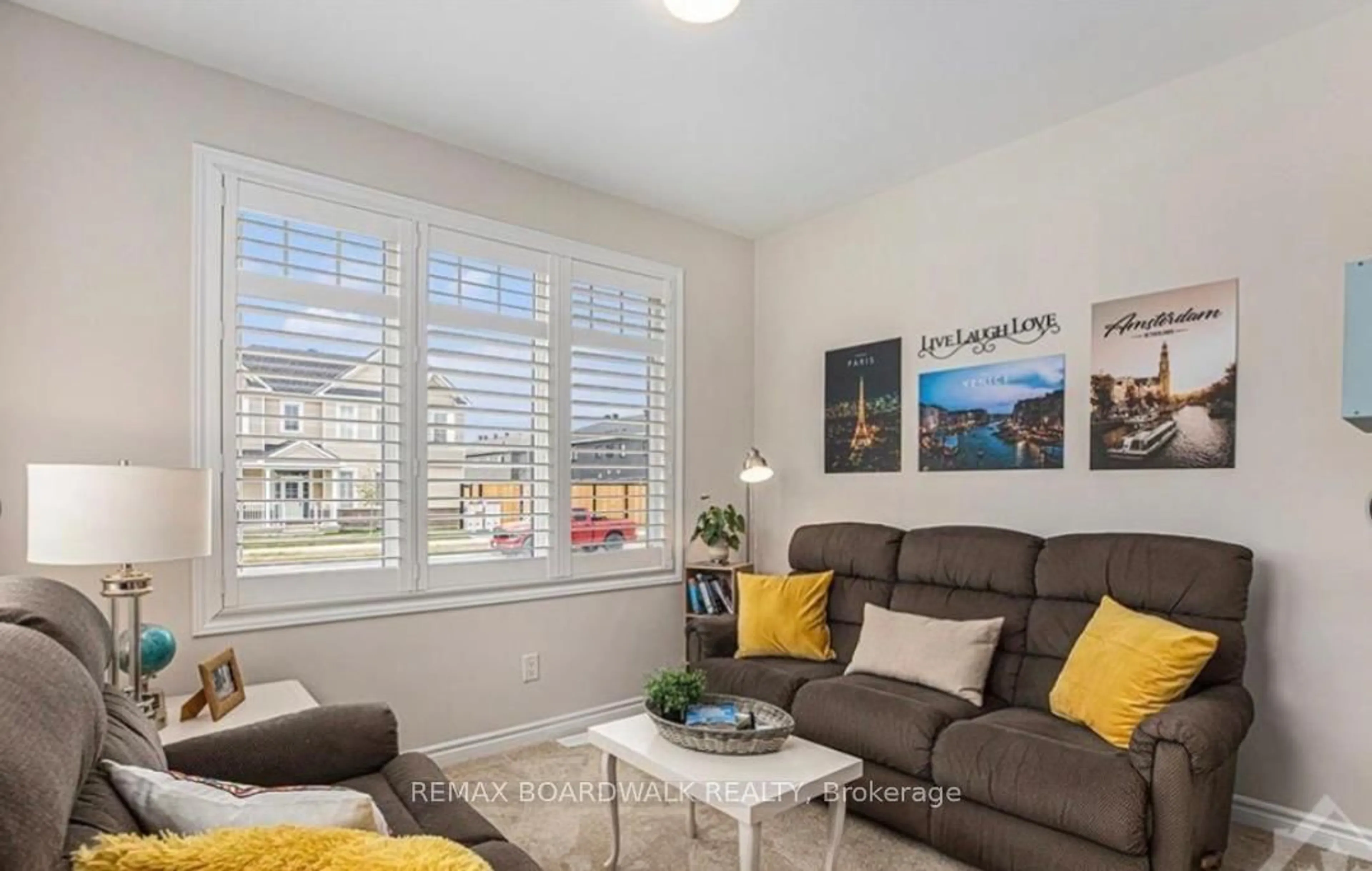 Living room with furniture, unknown for 741 DERREEN Ave, Ottawa Ontario K2S 2Y9