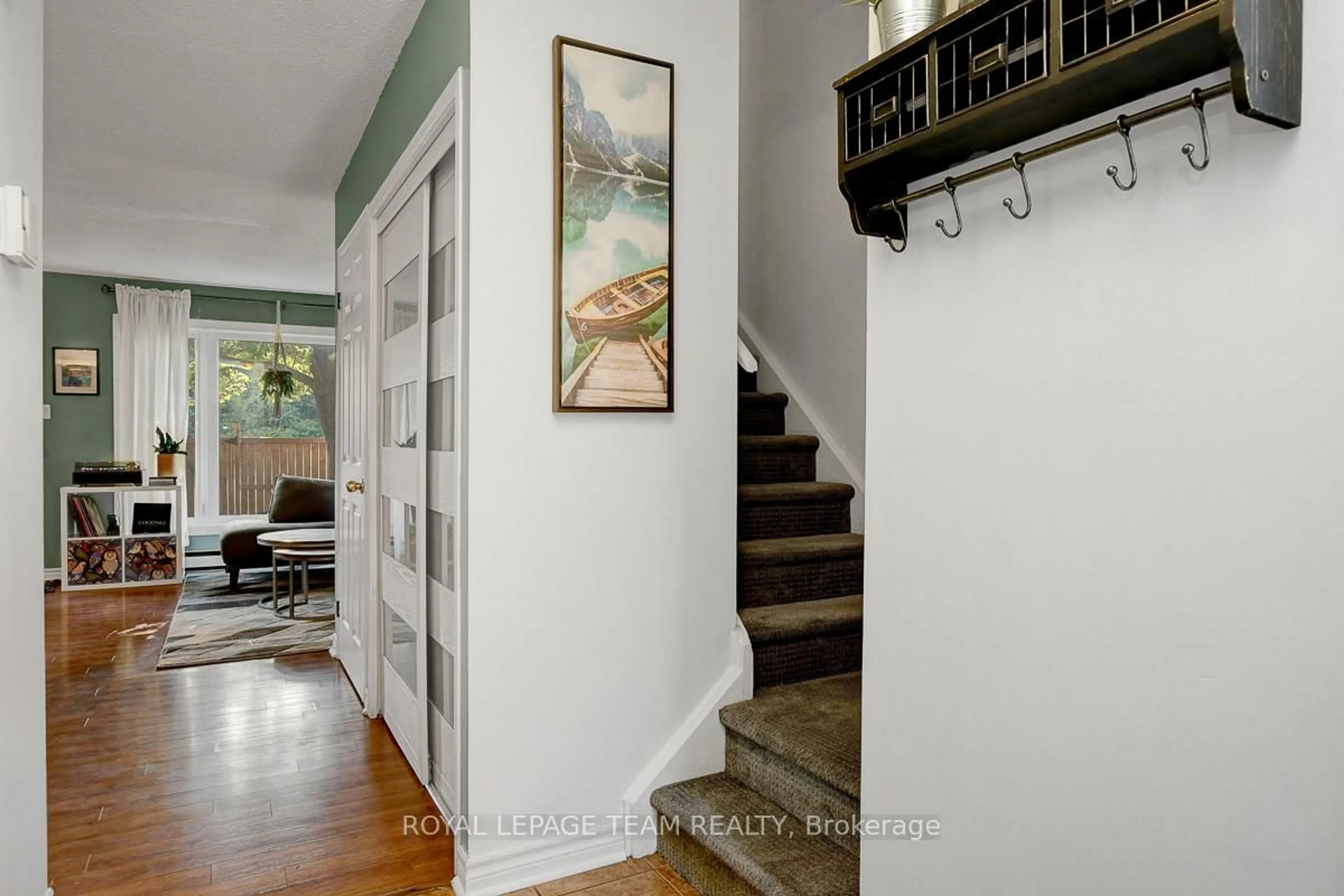 Indoor entryway for 1302 Alness Crt #15, Ottawa Ontario K1B 5H2