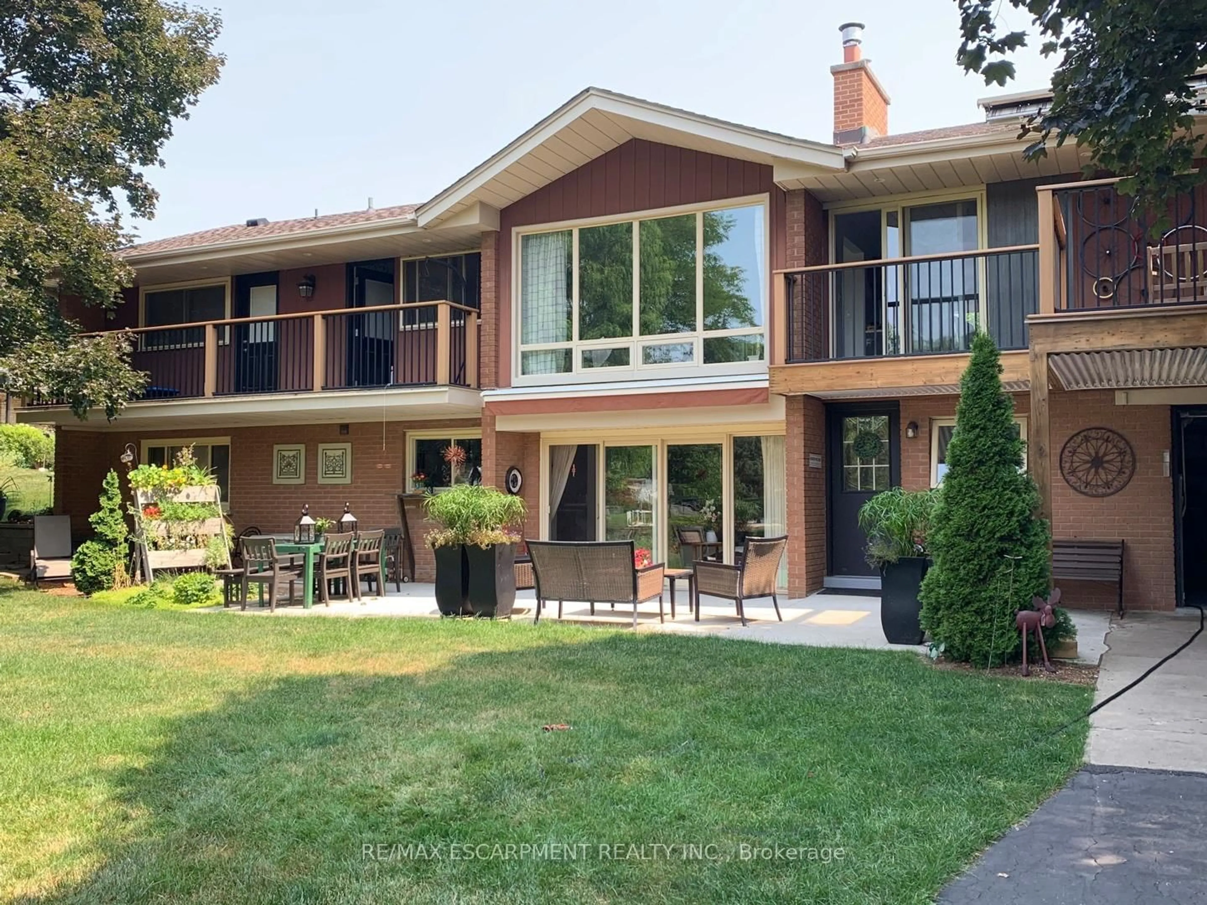 Home with brick exterior material, unknown for 81 Thomson Dr, Hamilton Ontario L8B 0G5