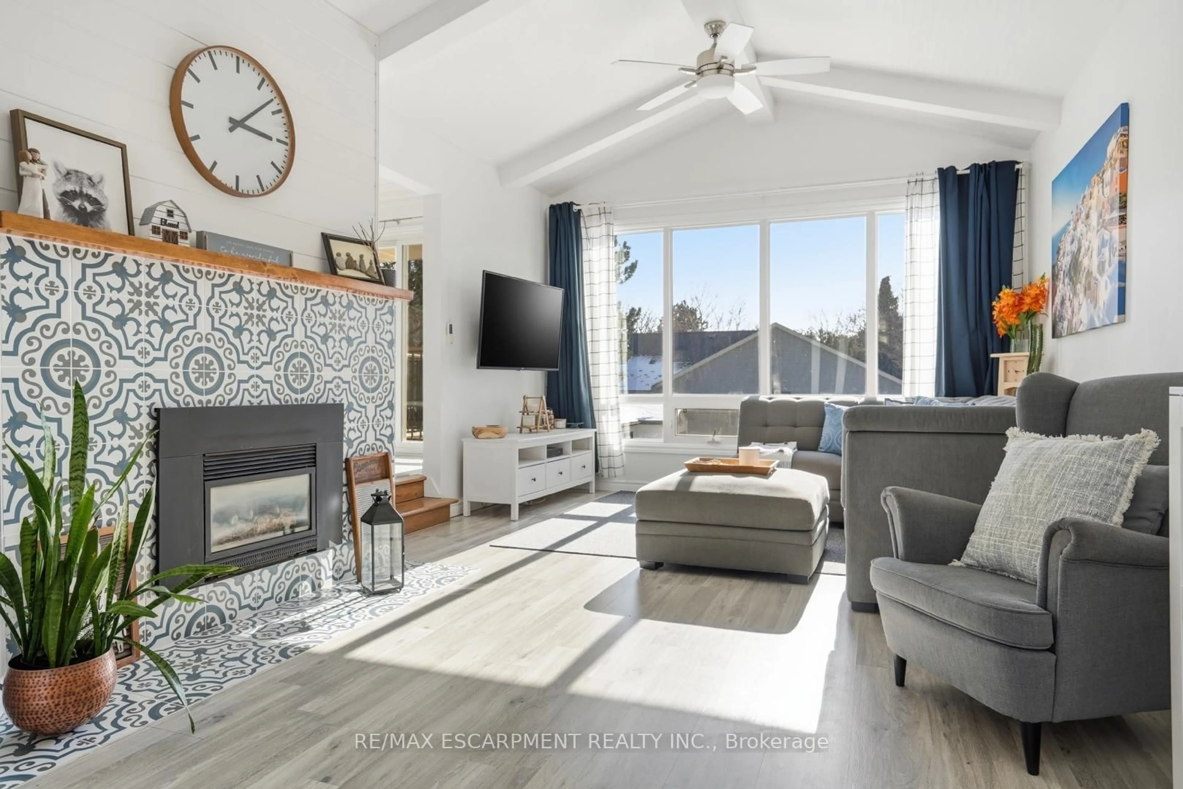 Living room with furniture, ceramic/tile floor for 81 Thomson Dr, Hamilton Ontario L8B 0G5