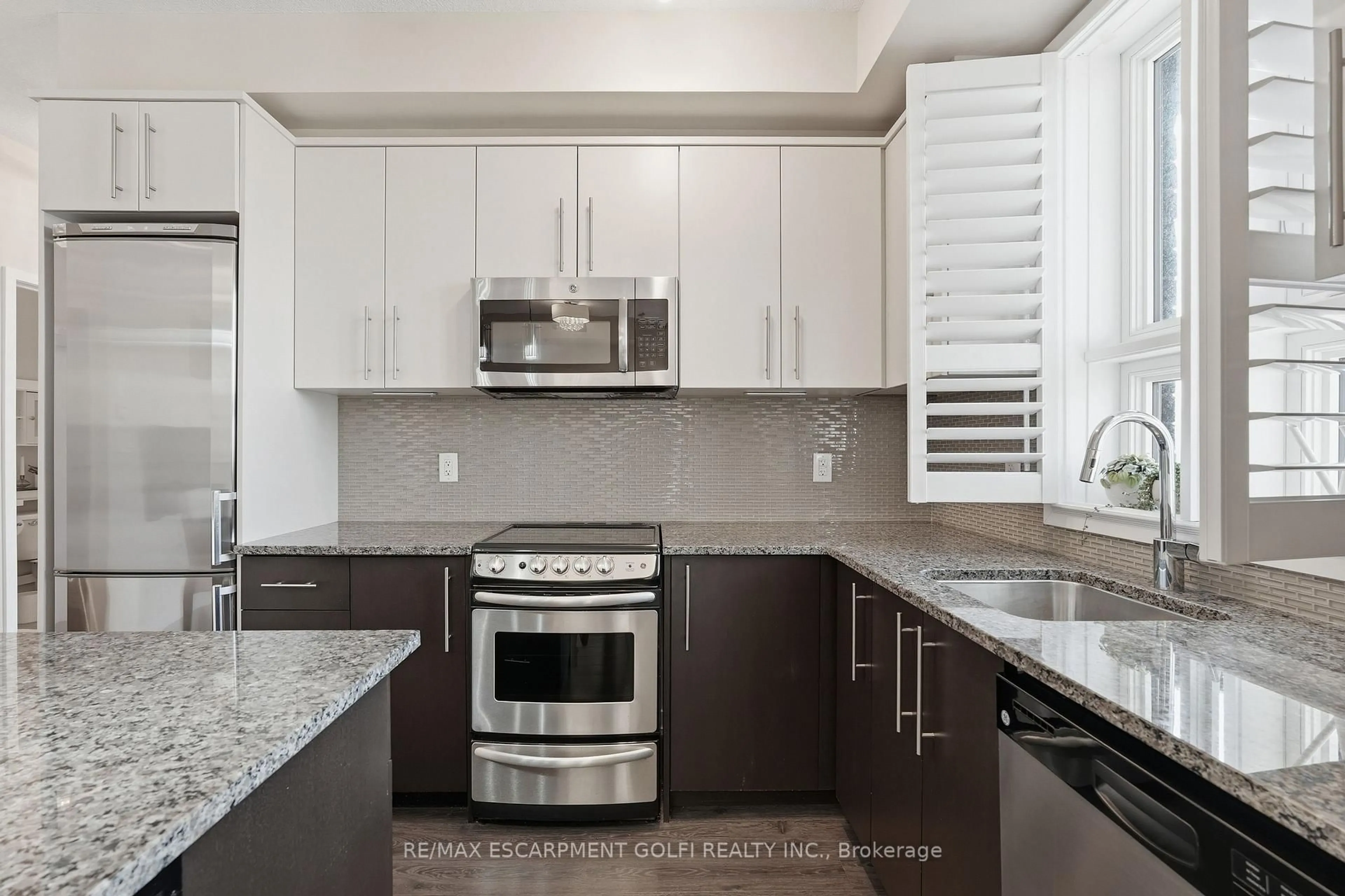 Unknown for 520 North Service Rd #411, Grimsby Ontario L3M 0C9