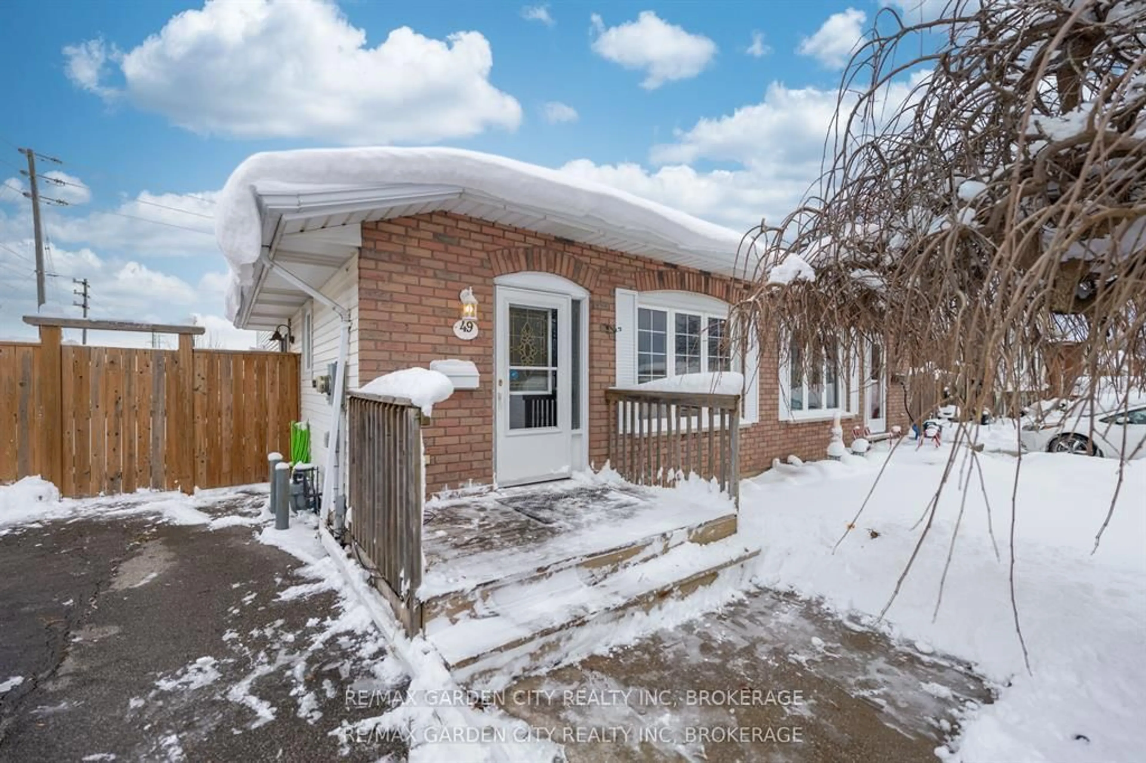 Home with brick exterior material, street for 49 Autumn Pl, St. Catharines Ontario L2P 3W6