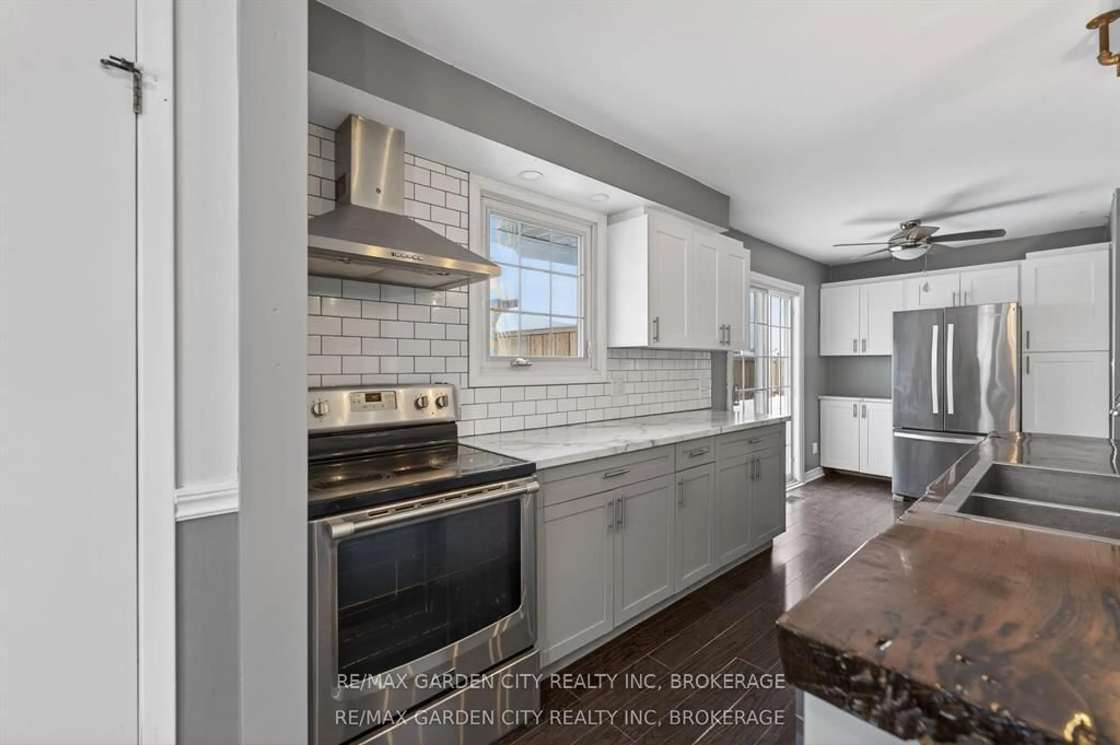 Open concept kitchen, ceramic/tile floor for 49 Autumn Pl, St. Catharines Ontario L2P 3W6
