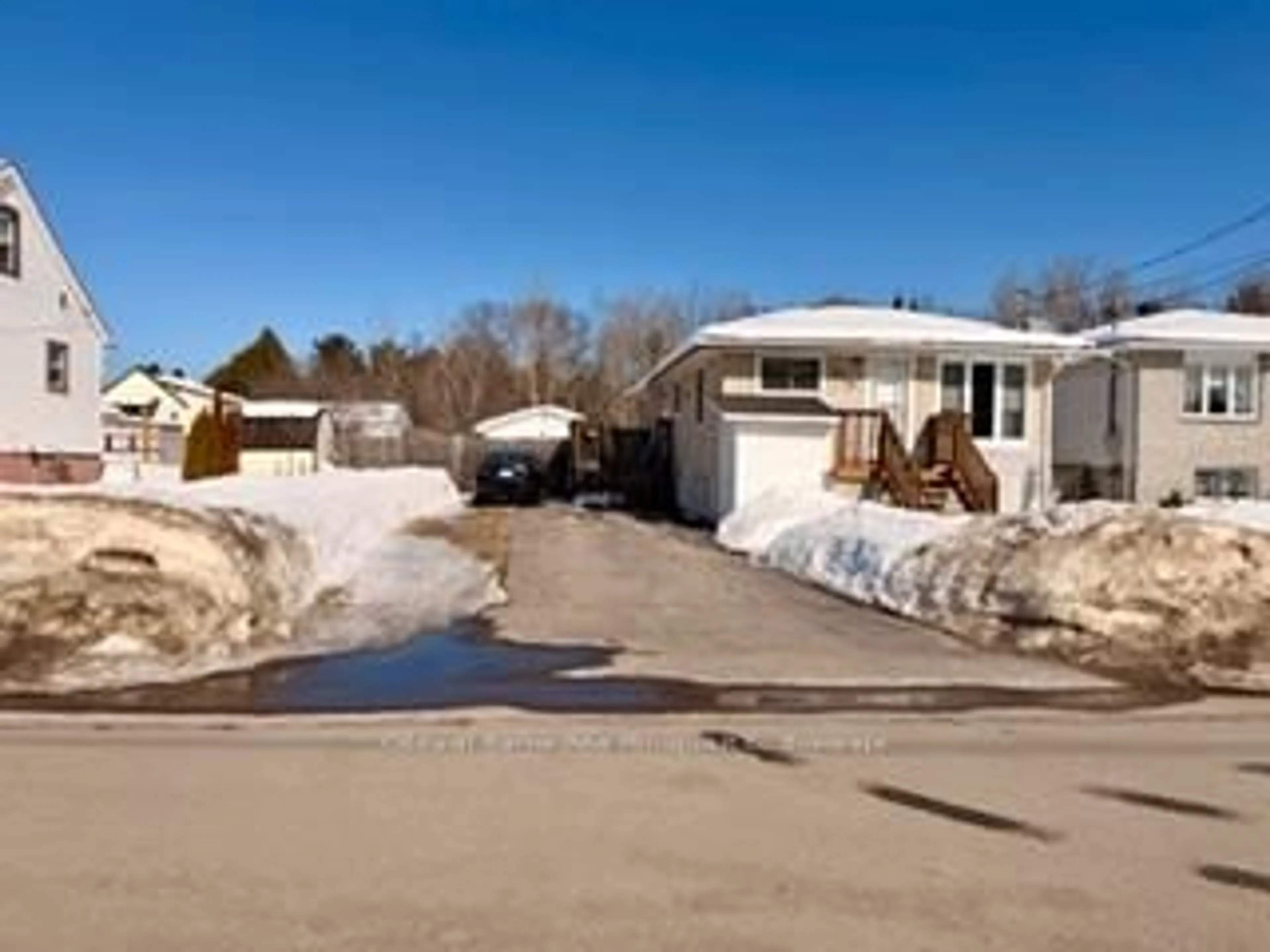 A pic from outside/outdoor area/front of a property/back of a property/a pic from drone, street for 310 Gould Ave, North Bay Ontario P1B 7C8
