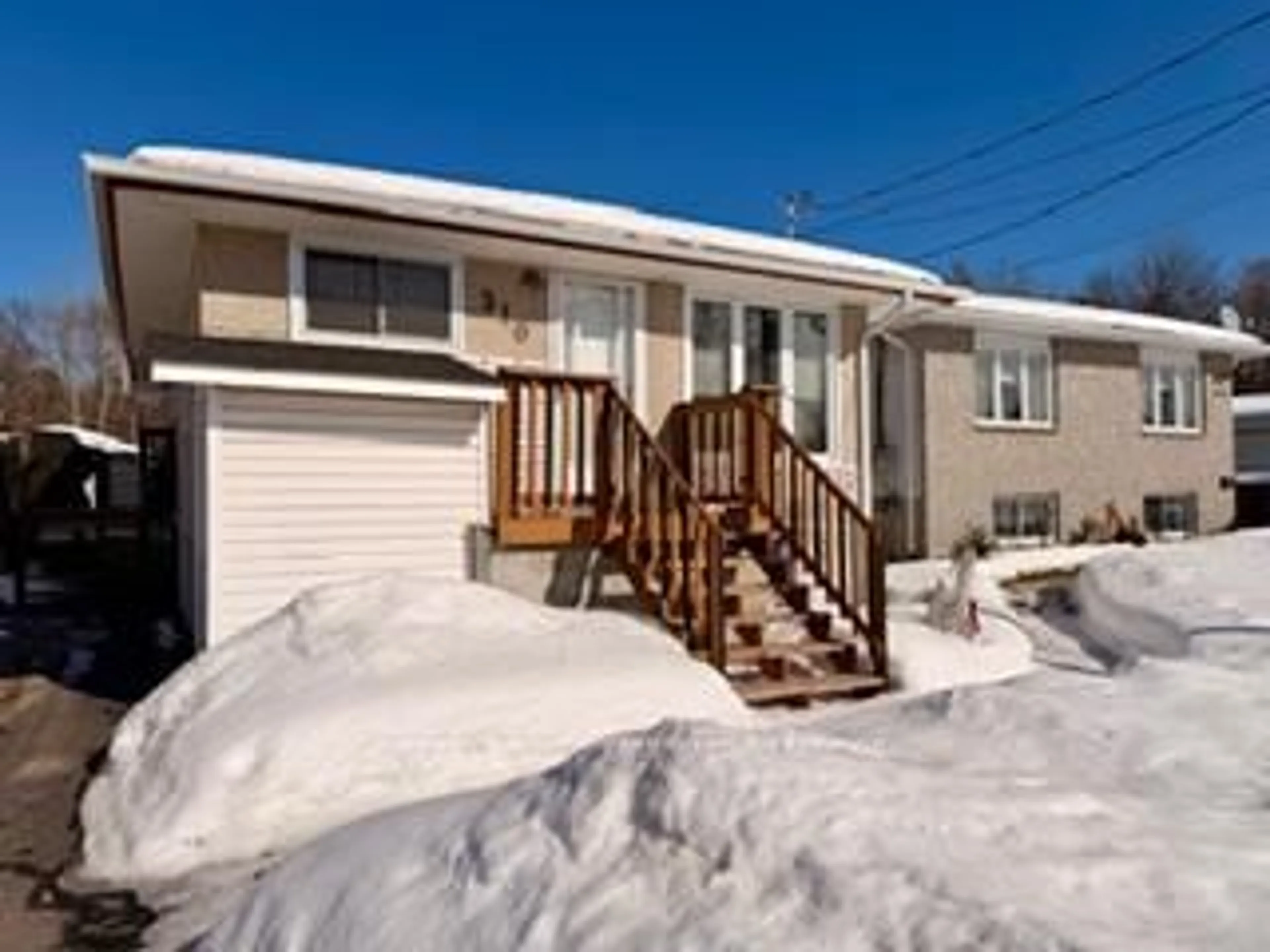 Unknown for 310 Gould Ave, North Bay Ontario P1B 7C8