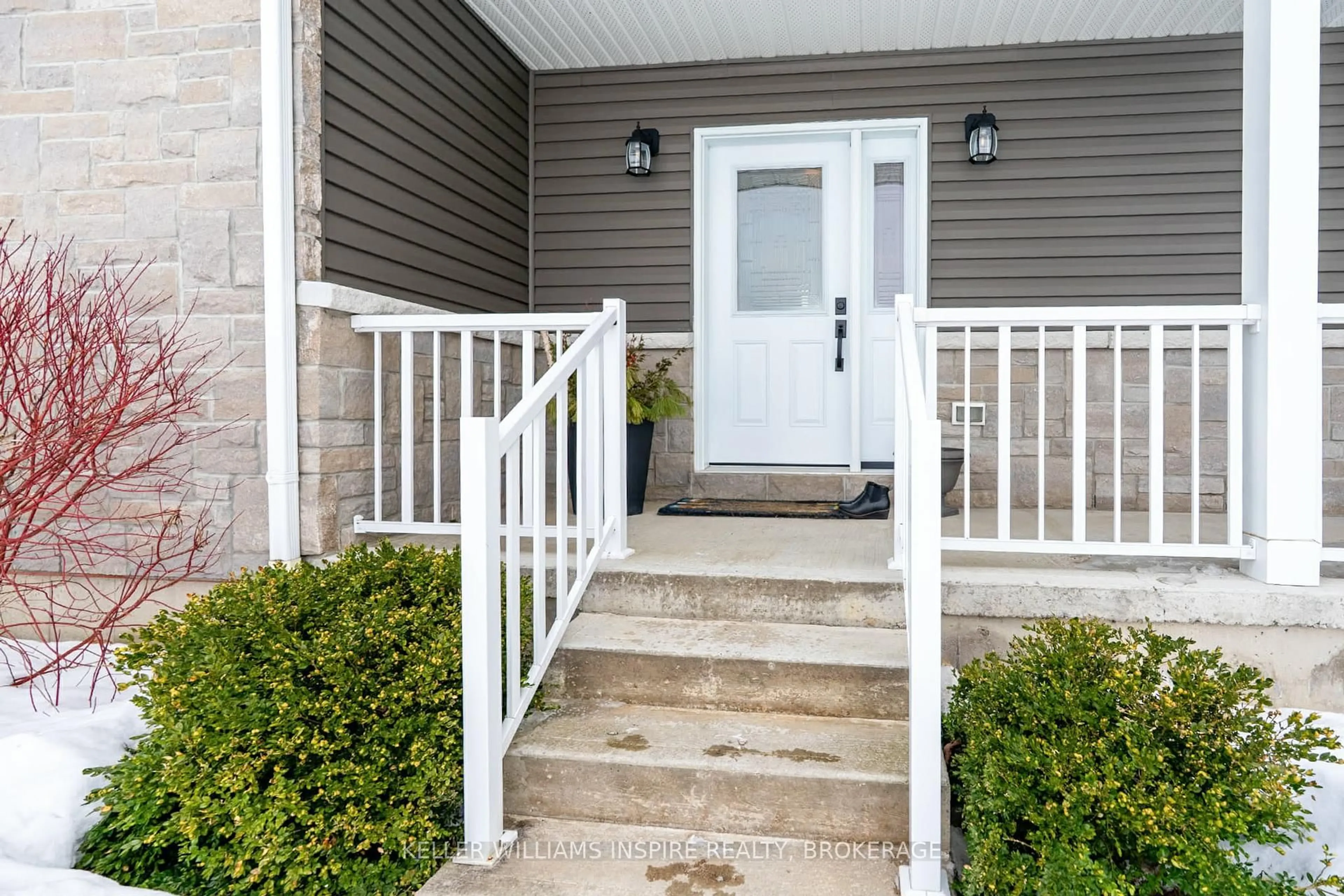 Indoor entryway for 1374 Little Creek Rd, Napanee Ontario K7R 3K6