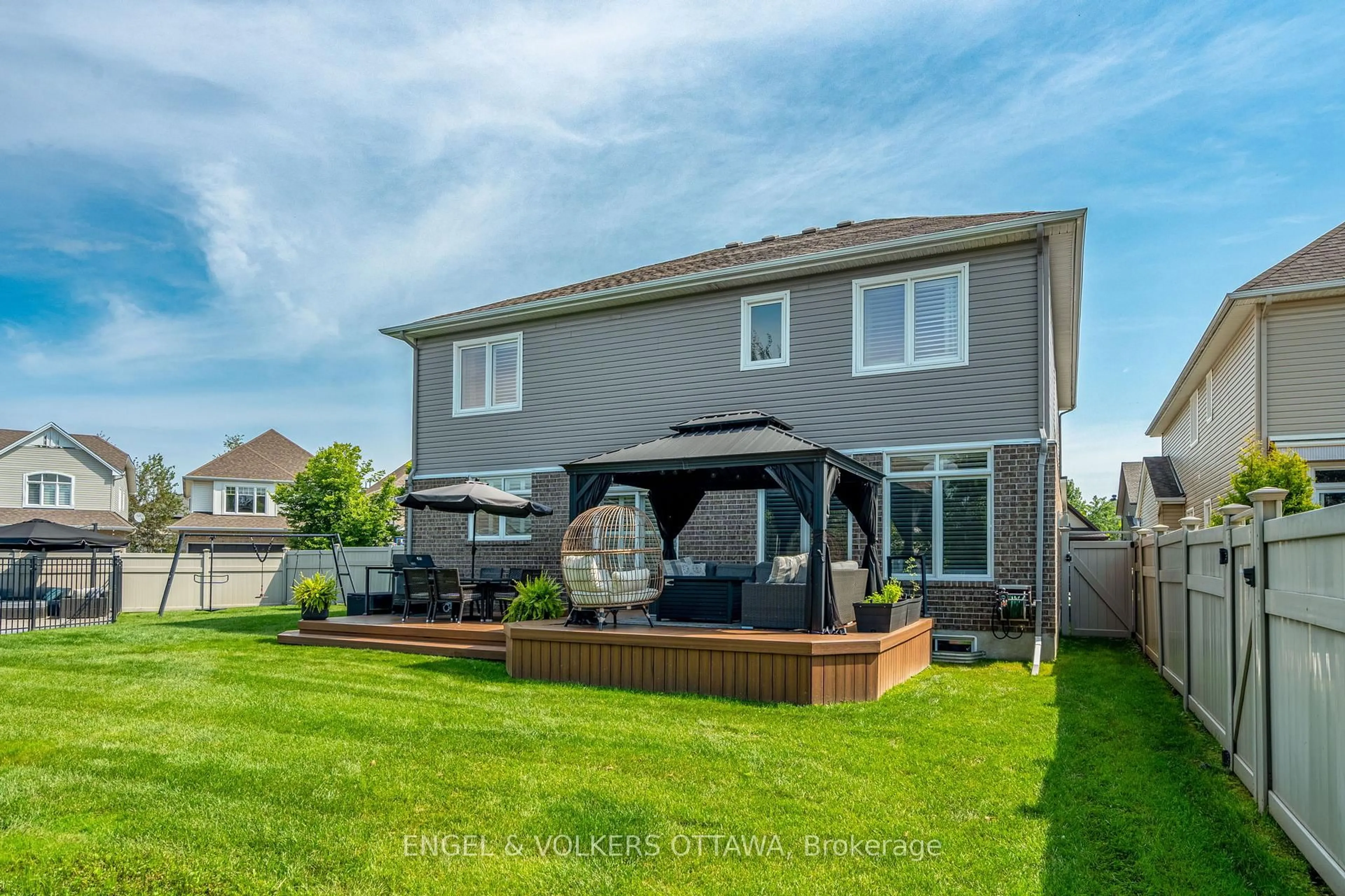 A pic from outside/outdoor area/front of a property/back of a property/a pic from drone, street for 517 Golden Sedge Way, Ottawa Ontario K1T 0G3