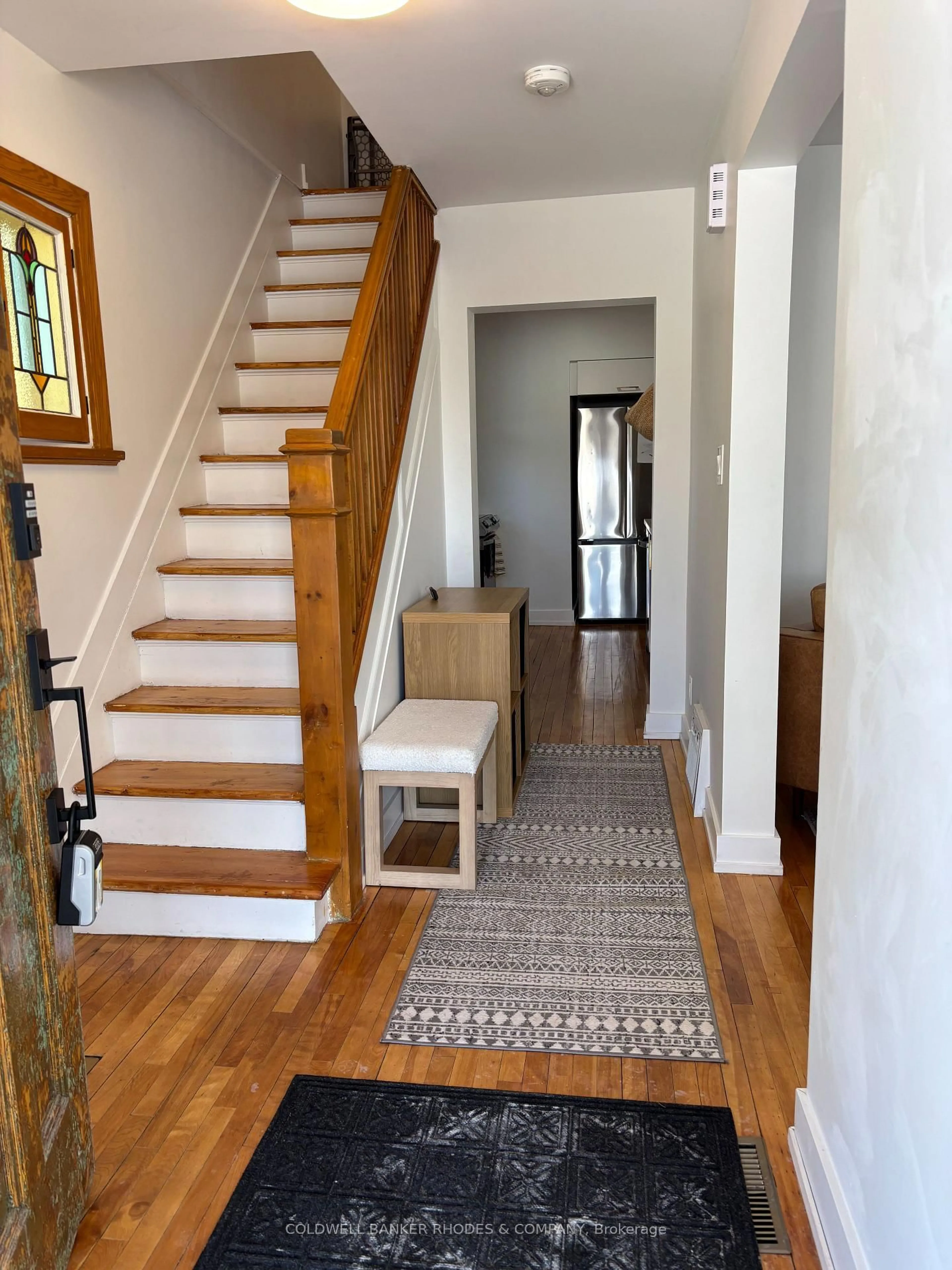 Indoor entryway for 191 SPRINGFIELD Rd, Ottawa Ontario K1M 1C3