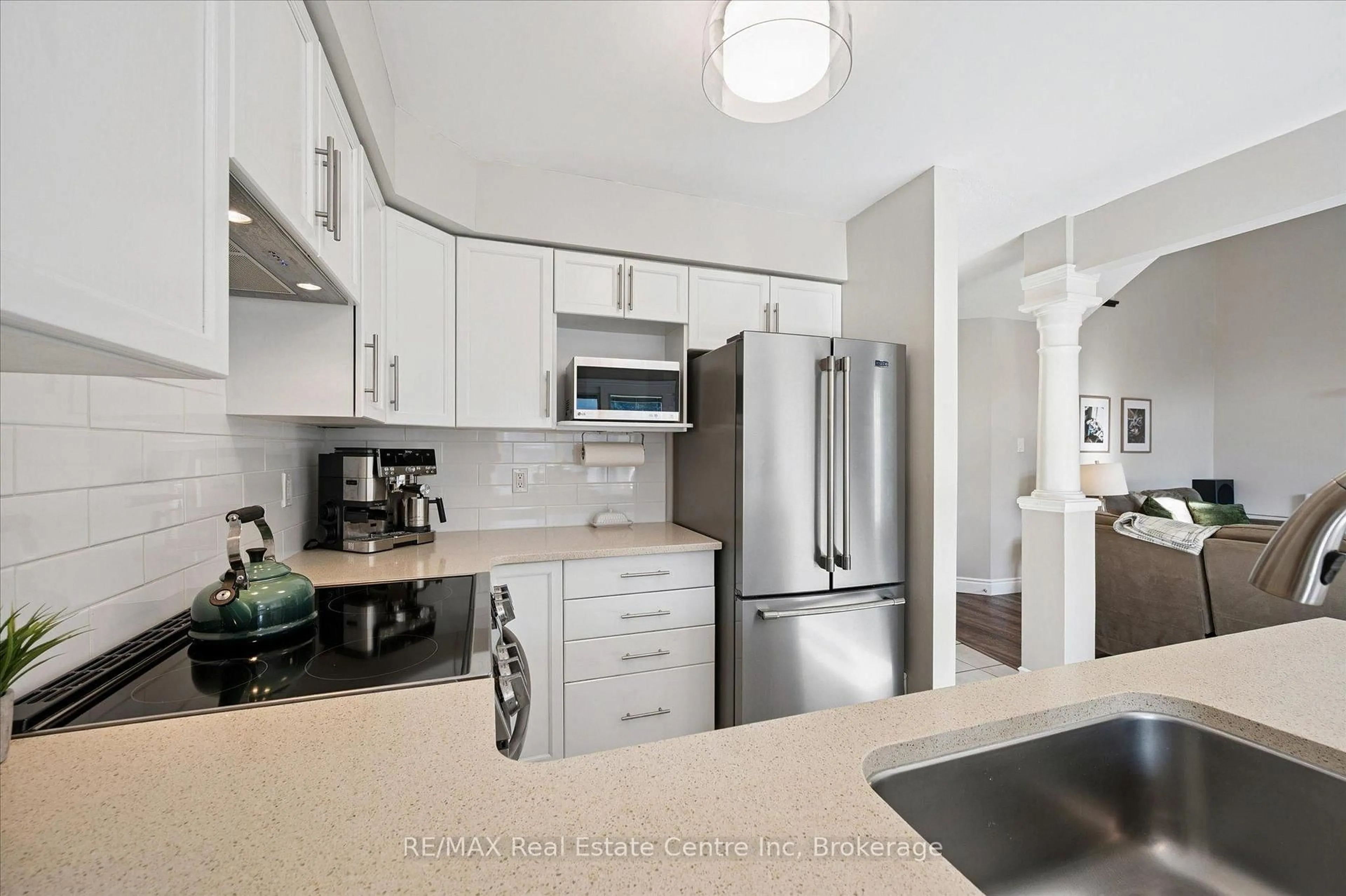 Open concept kitchen, ceramic/tile floor for 61 Gaw Cres, Guelph Ontario N1L 1H9