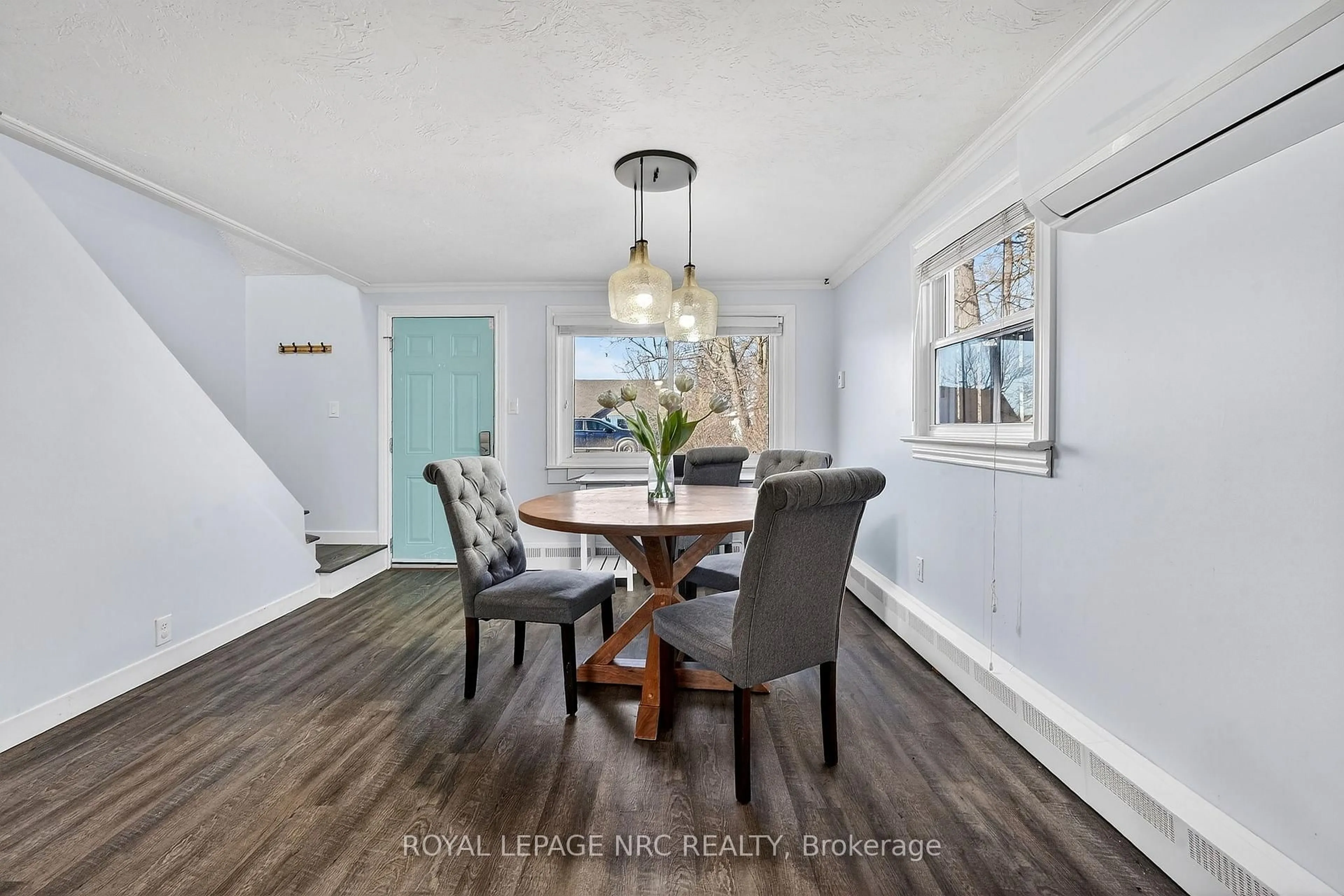 Dining room, wood/laminate floor for 3767 Summit Ave, Fort Erie Ontario L0S 1N0