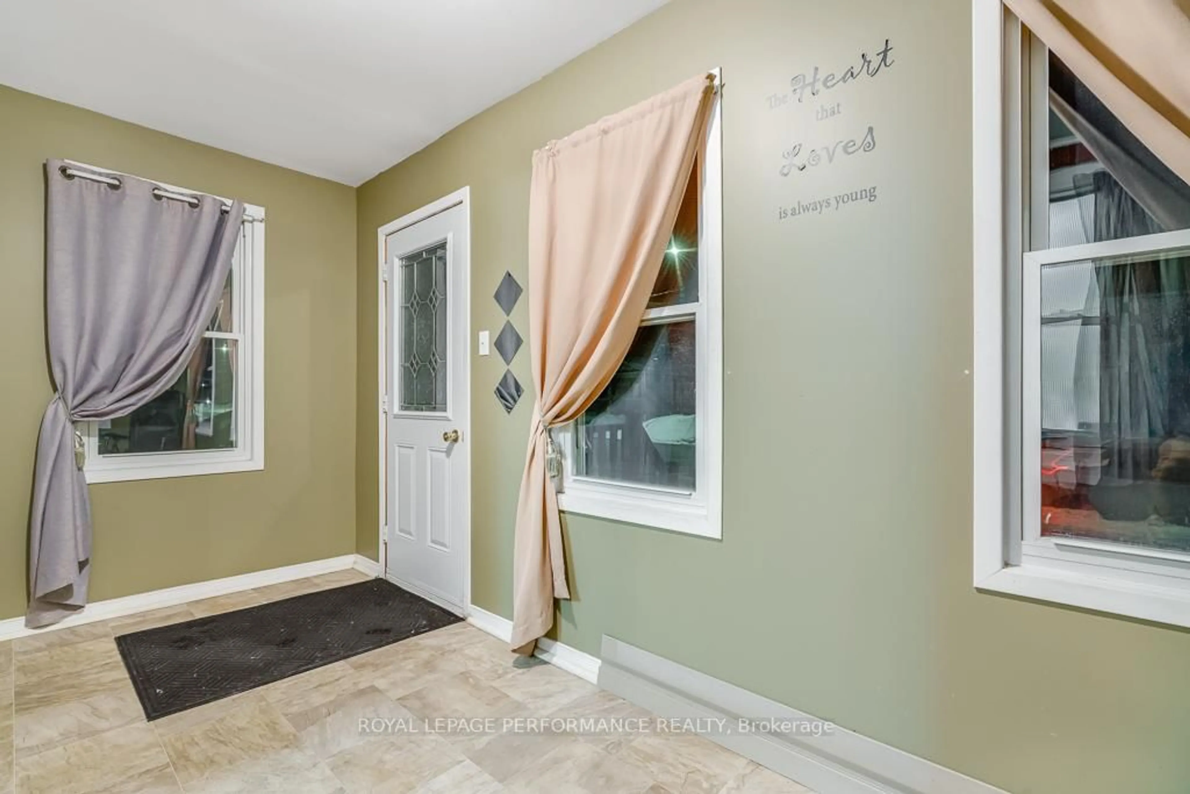 Indoor entryway for 231-233 Fifth St, Cornwall Ontario K6J 3R9