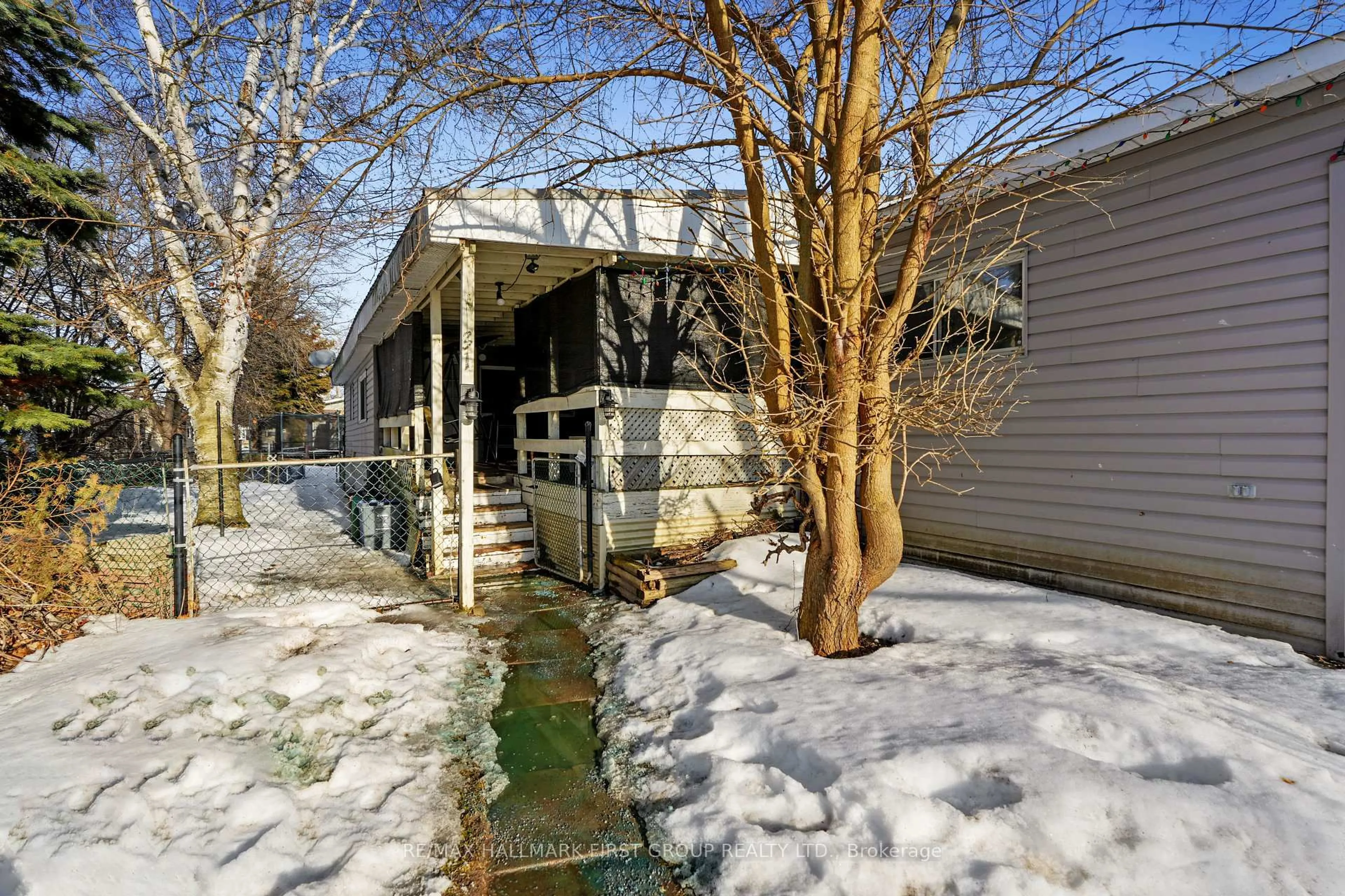 Patio, street for 31 Valleyview Dr, Hamilton Township Ontario K9A 0X1