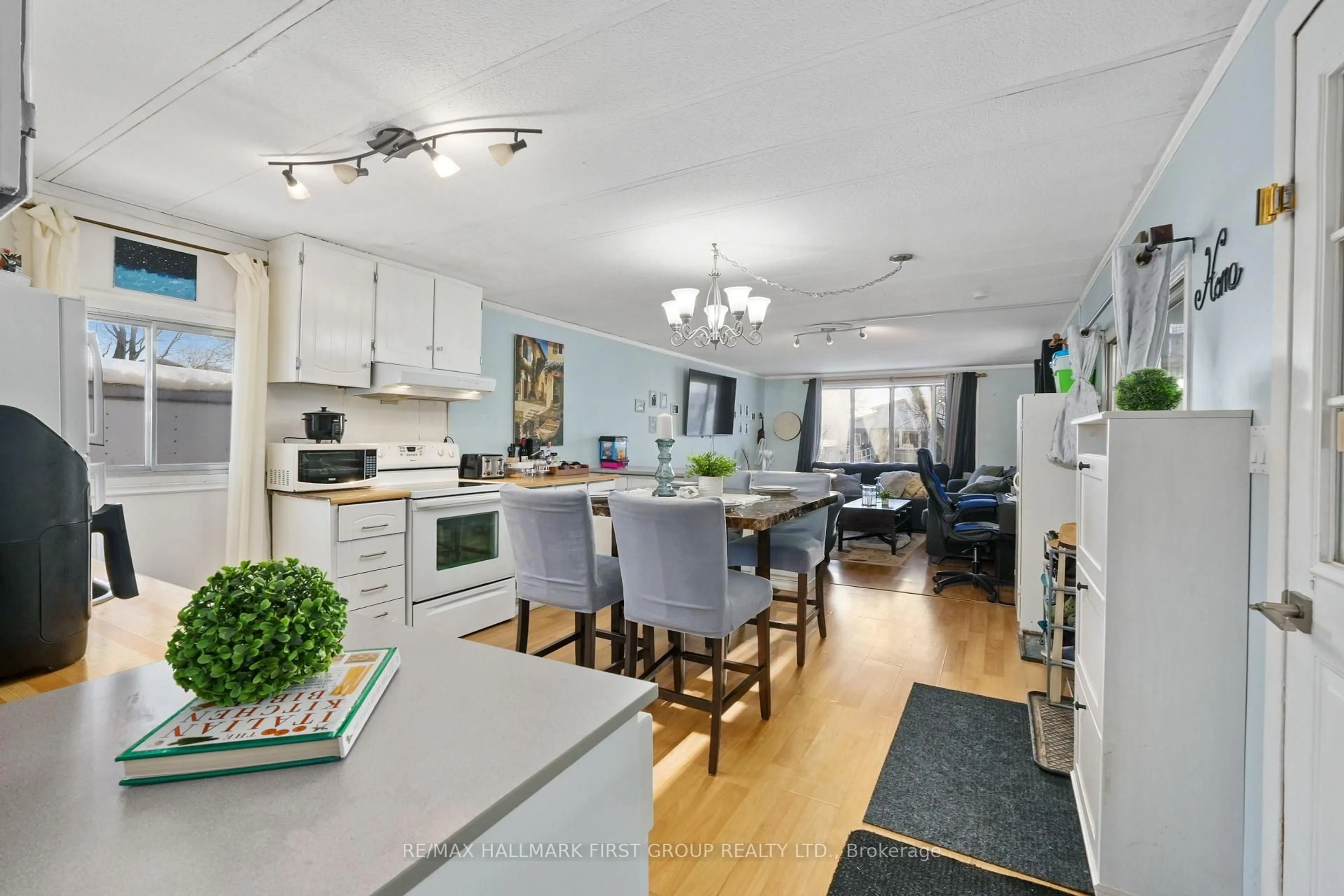 Open concept kitchen, unknown for 31 Valleyview Dr, Hamilton Township Ontario K9A 0X1