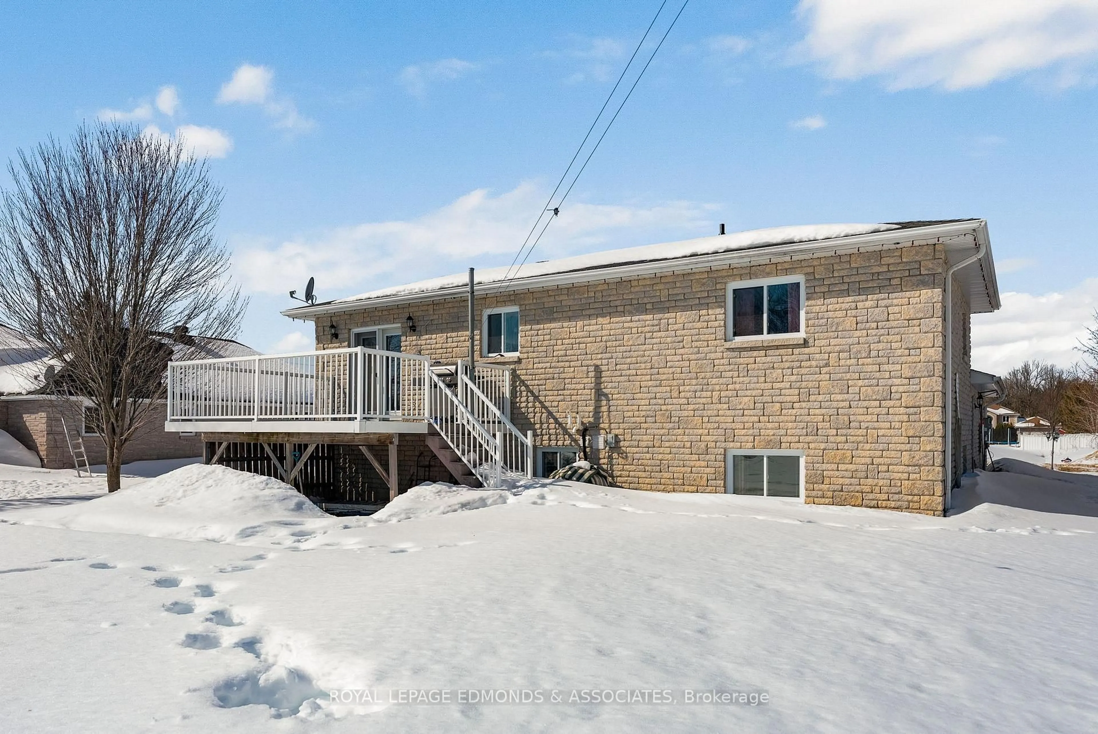Patio, unknown for 89 Rivercrest Dr, Pembroke Ontario K8A 6W4