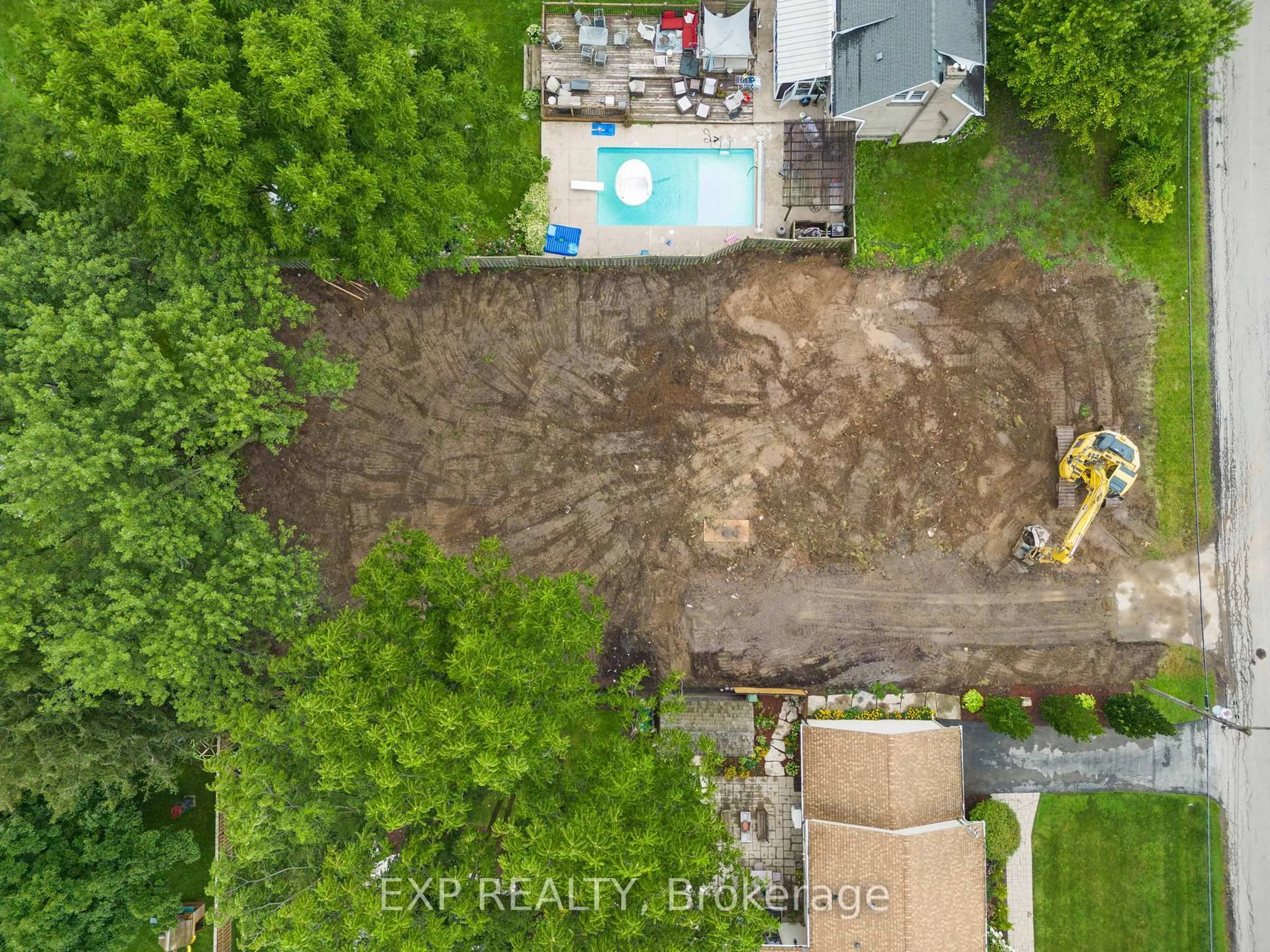 A pic from outside/outdoor area/front of a property/back of a property/a pic from drone, street for 28 Calvin St, Hamilton Ontario L9G 2G3