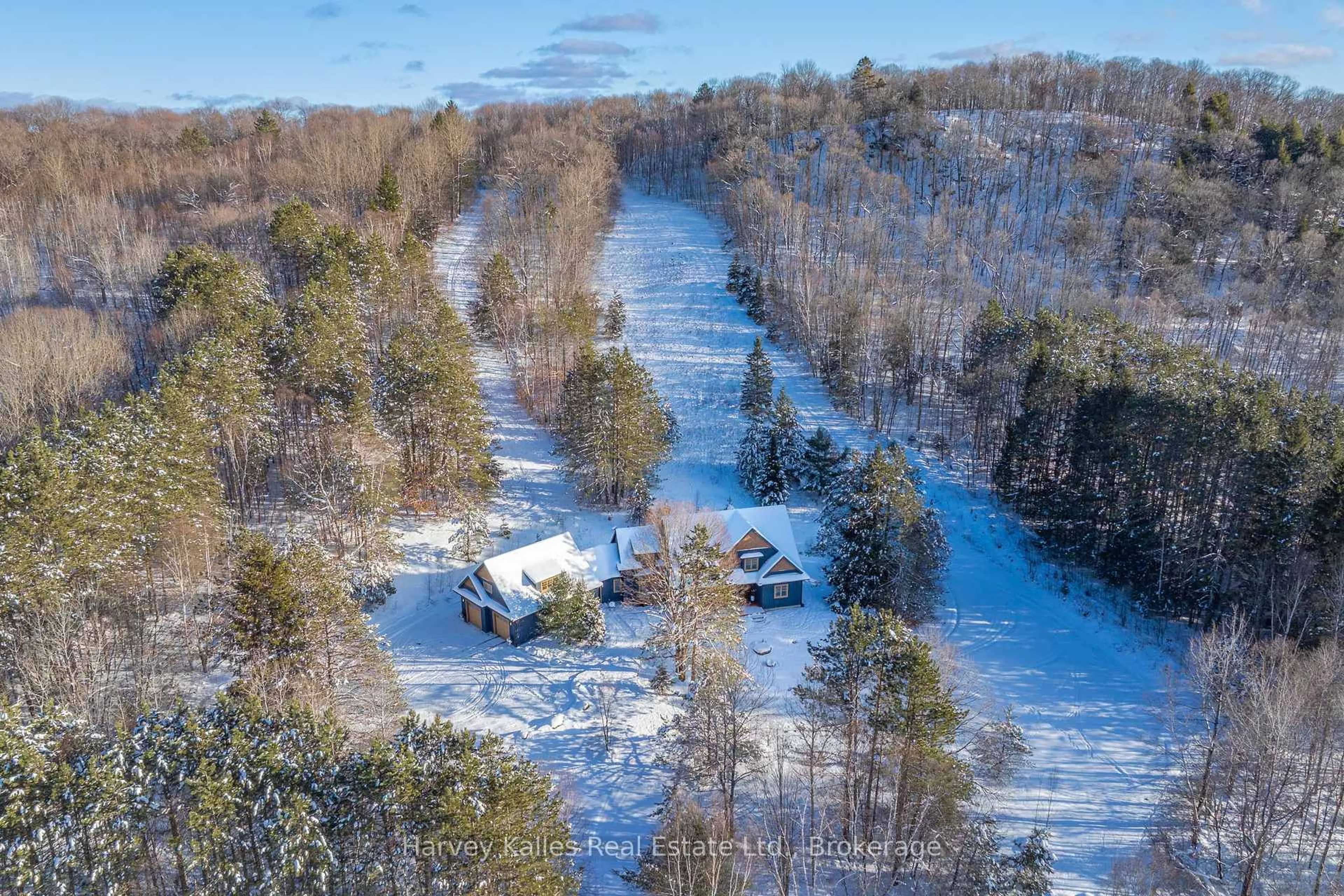 A pic from outside/outdoor area/front of a property/back of a property/a pic from drone, water/lake/river/ocean view for 1074 TALLY HO WINTER PARK Rd, Lake of Bays Ontario P1H 2J6