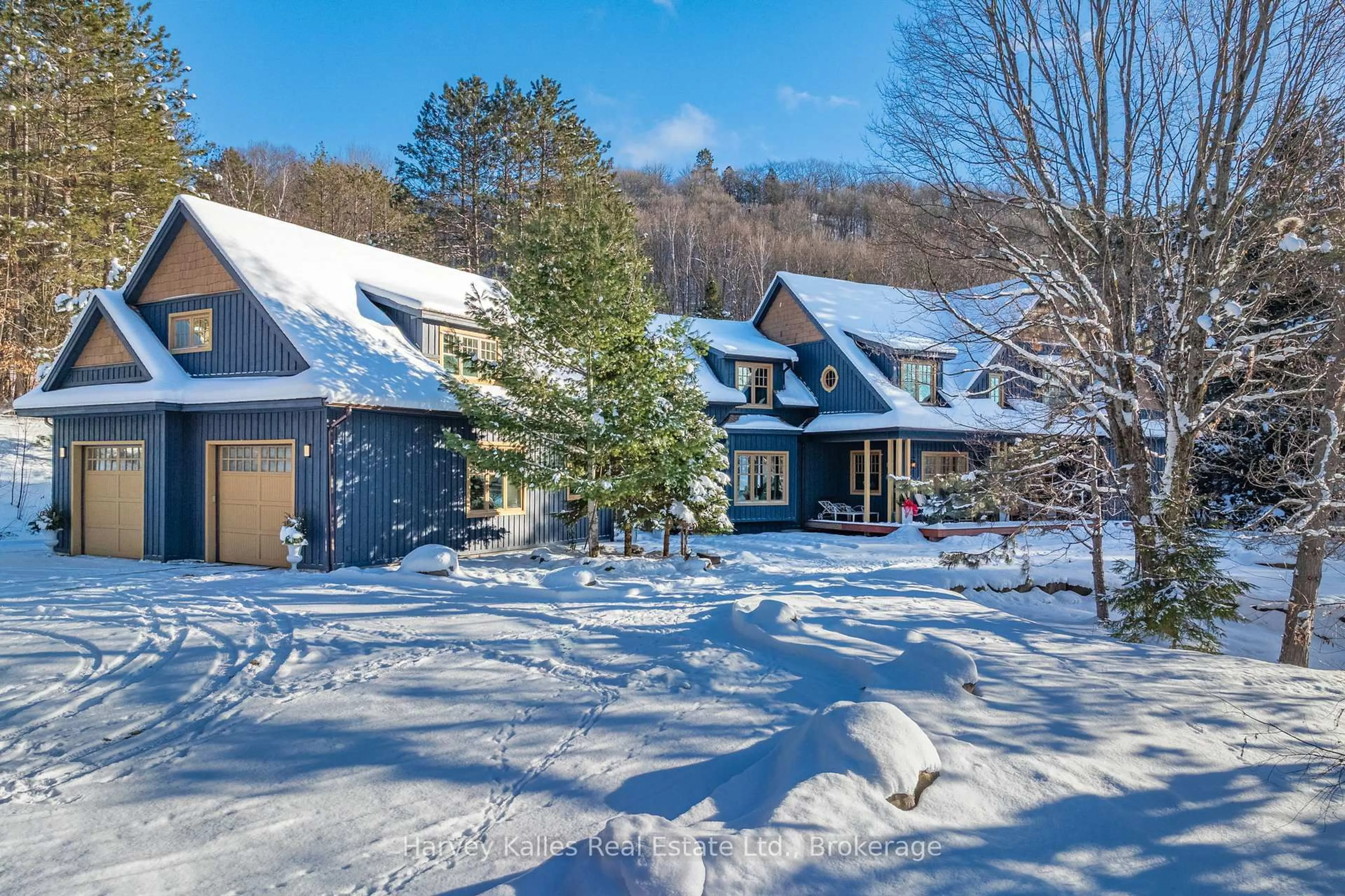 A pic from outside/outdoor area/front of a property/back of a property/a pic from drone, unknown for 1074 TALLY HO WINTER PARK Rd, Lake of Bays Ontario P1H 2J6
