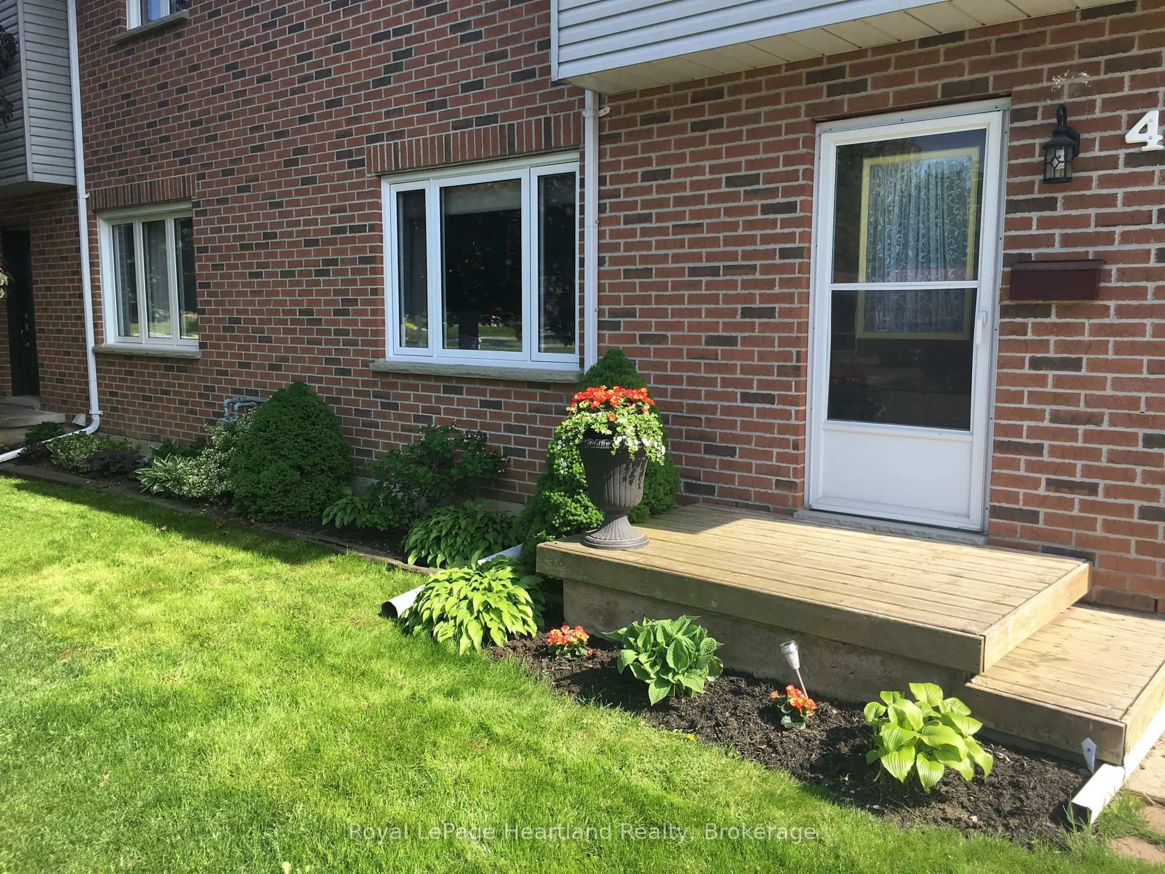 Unknown for 49 Wellington St, South Huron Ontario N0M 1S2