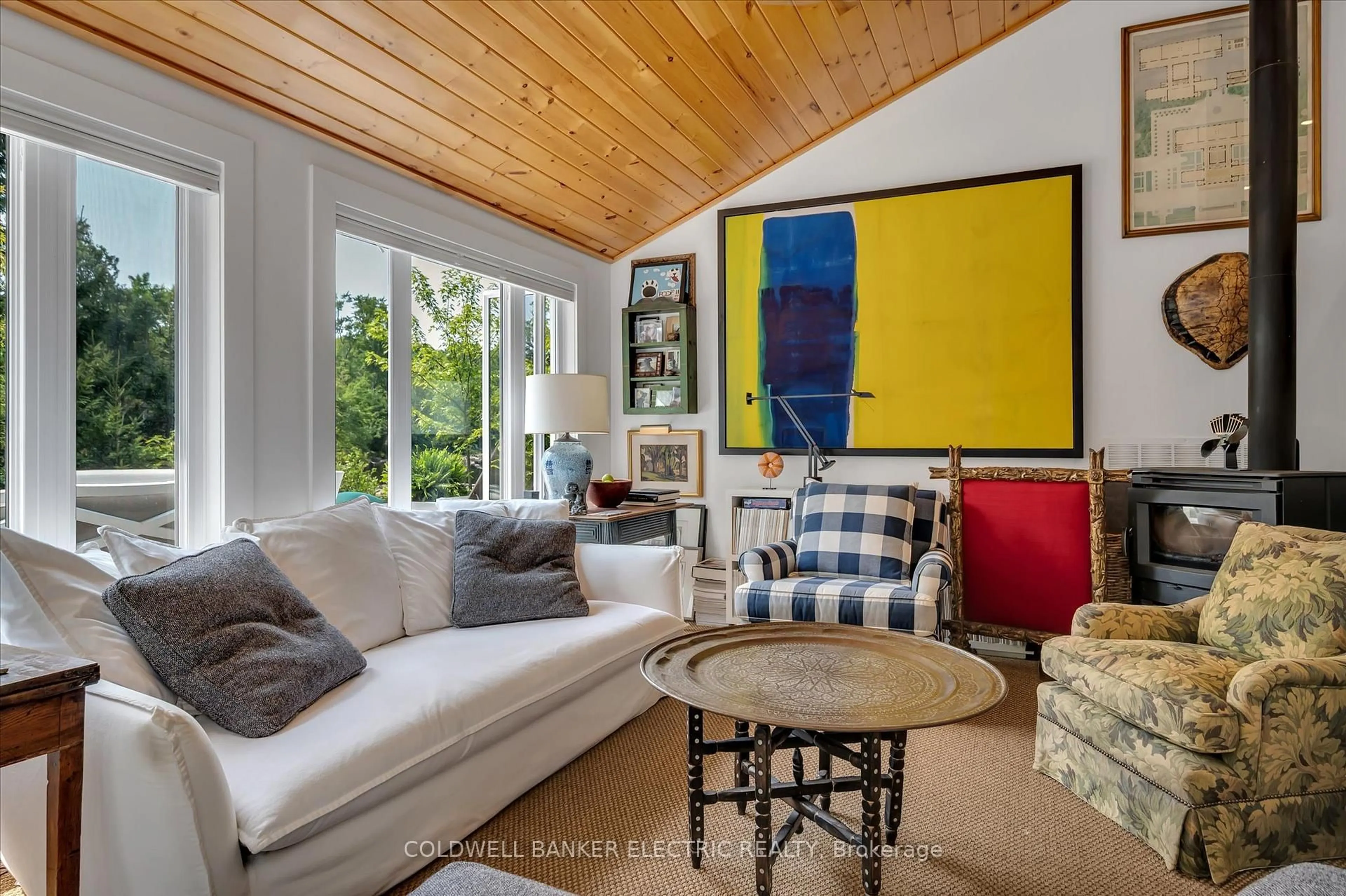 Living room with furniture, unknown for 411 Fidlar Glen Rd, Limoges Ontario K0K 2M0