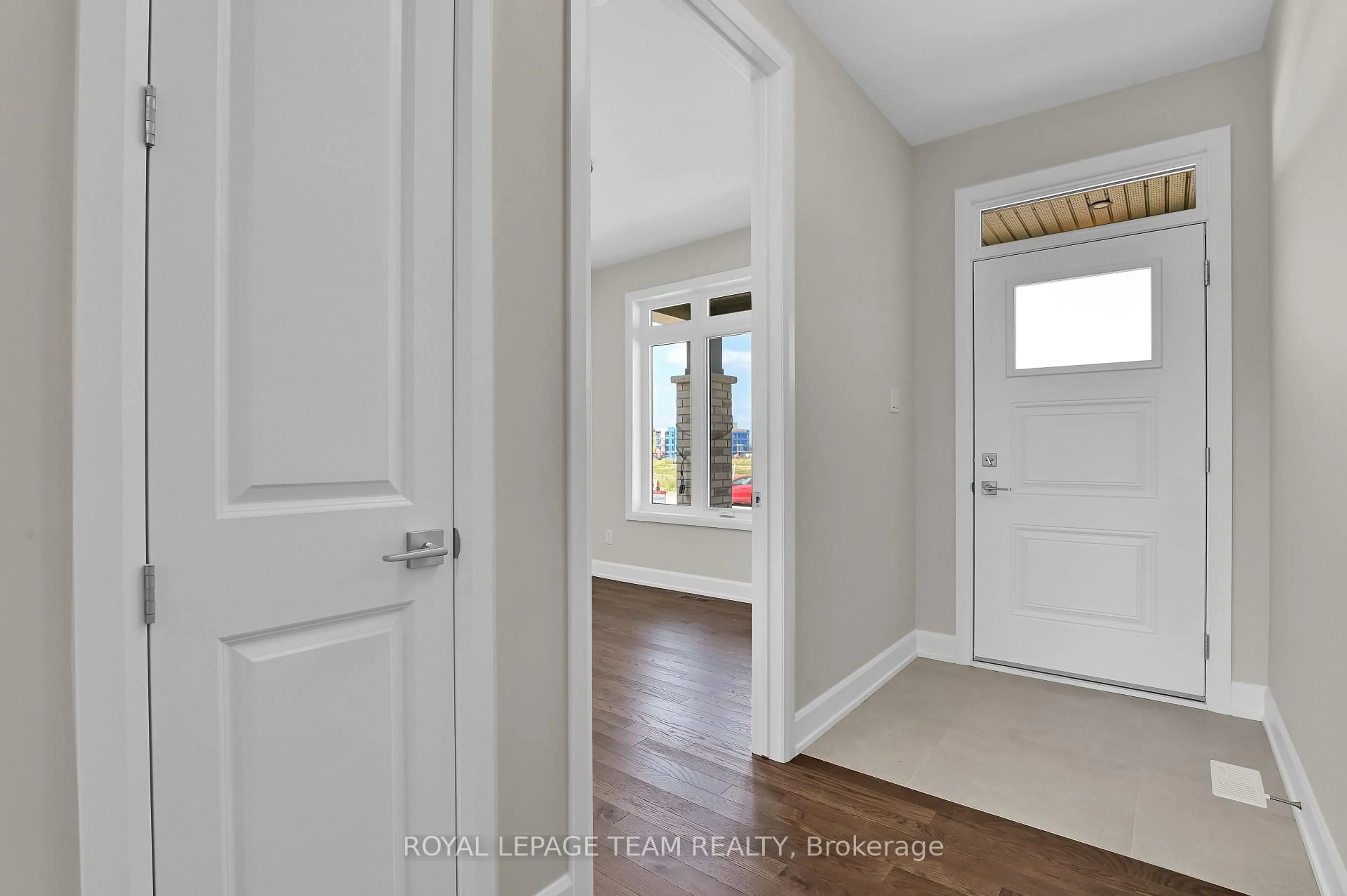 Indoor entryway for 1185 Potter Dr, Brockville Ontario K6V 0G8