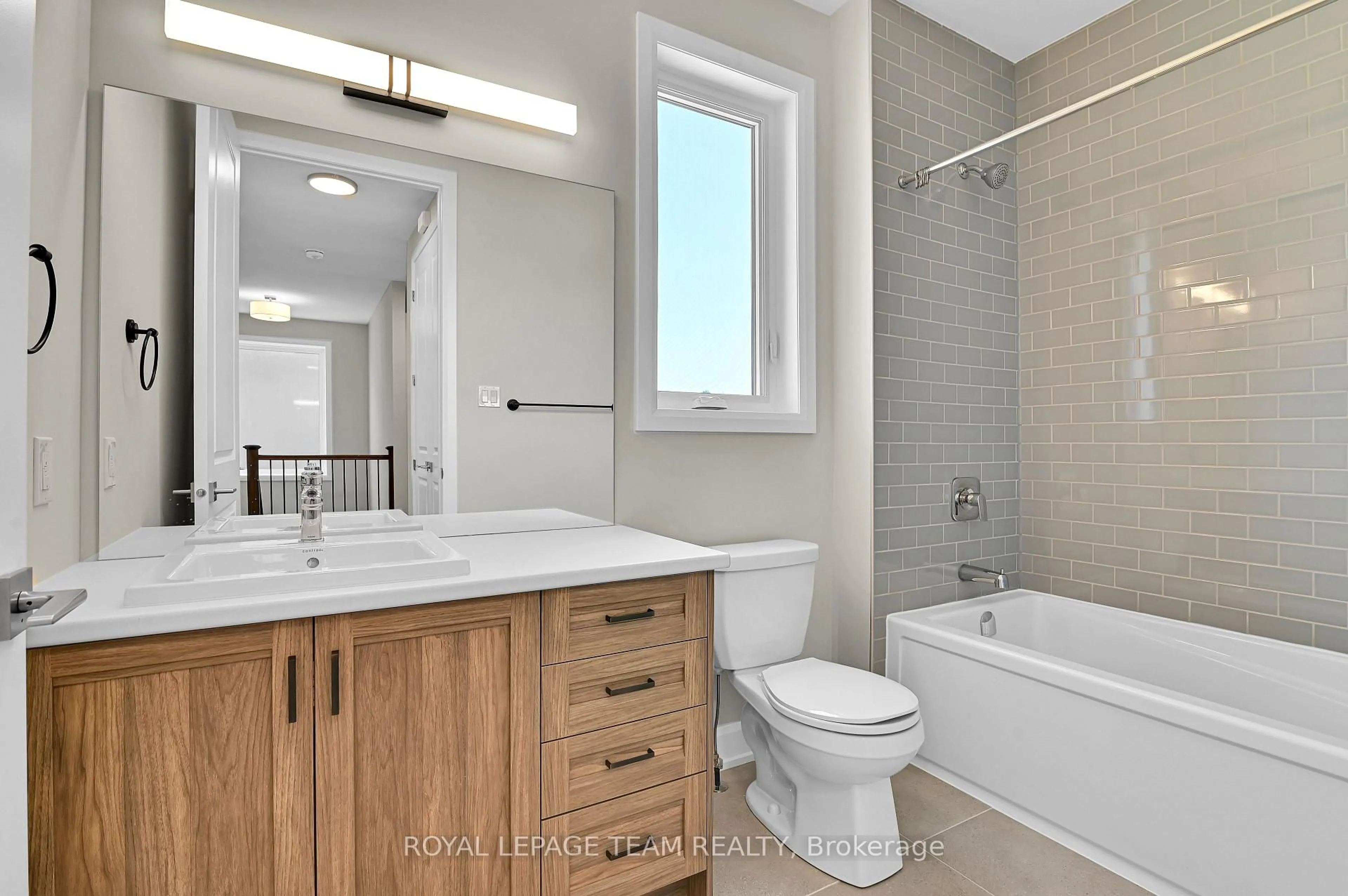 Contemporary bathroom, ceramic/tile floor for 1185 Potter Dr, Brockville Ontario K6V 0G8