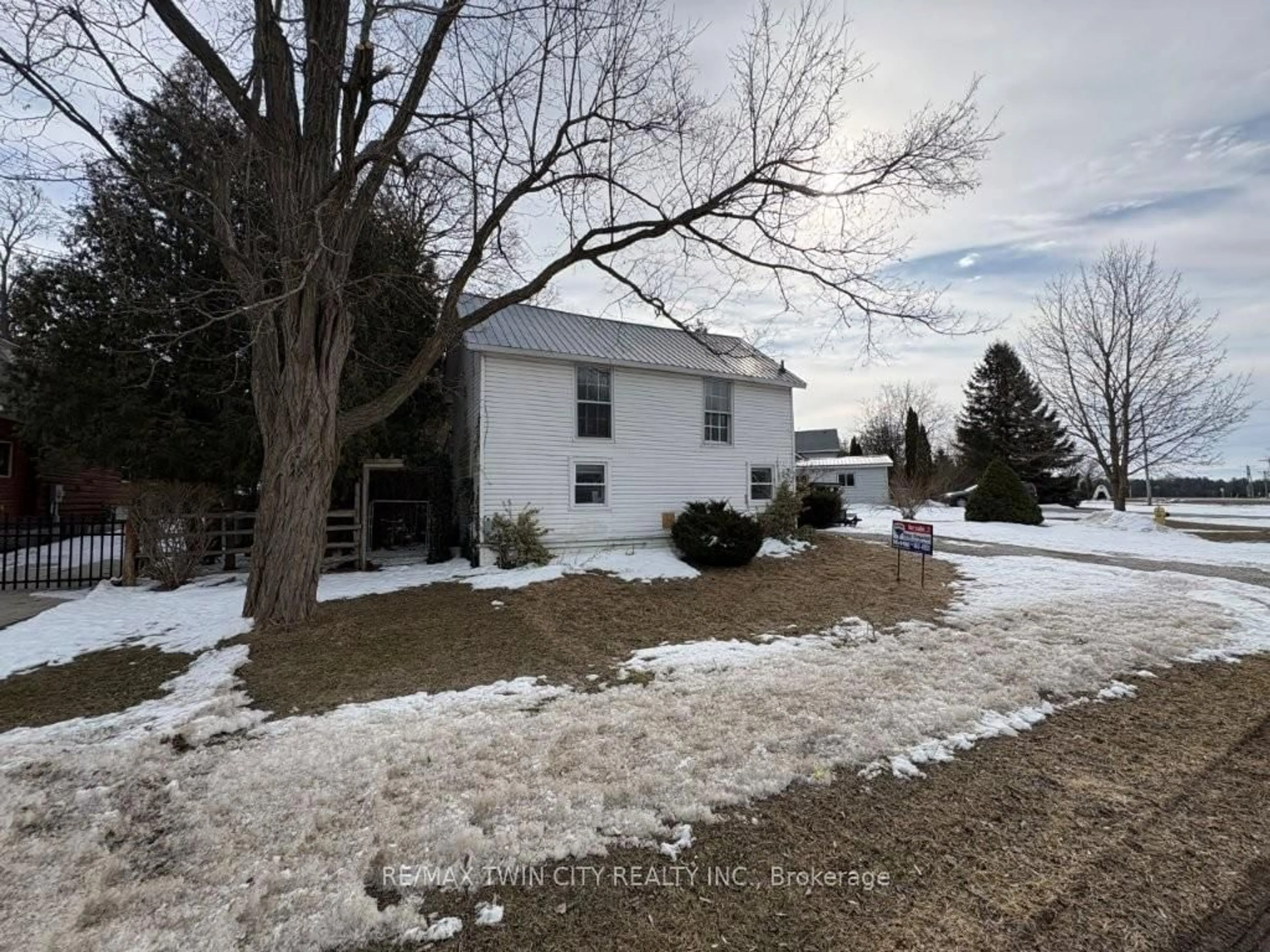 A pic from outside/outdoor area/front of a property/back of a property/a pic from drone, street for 4 Elizabeth St, Bluewater Ontario N0M 1G0