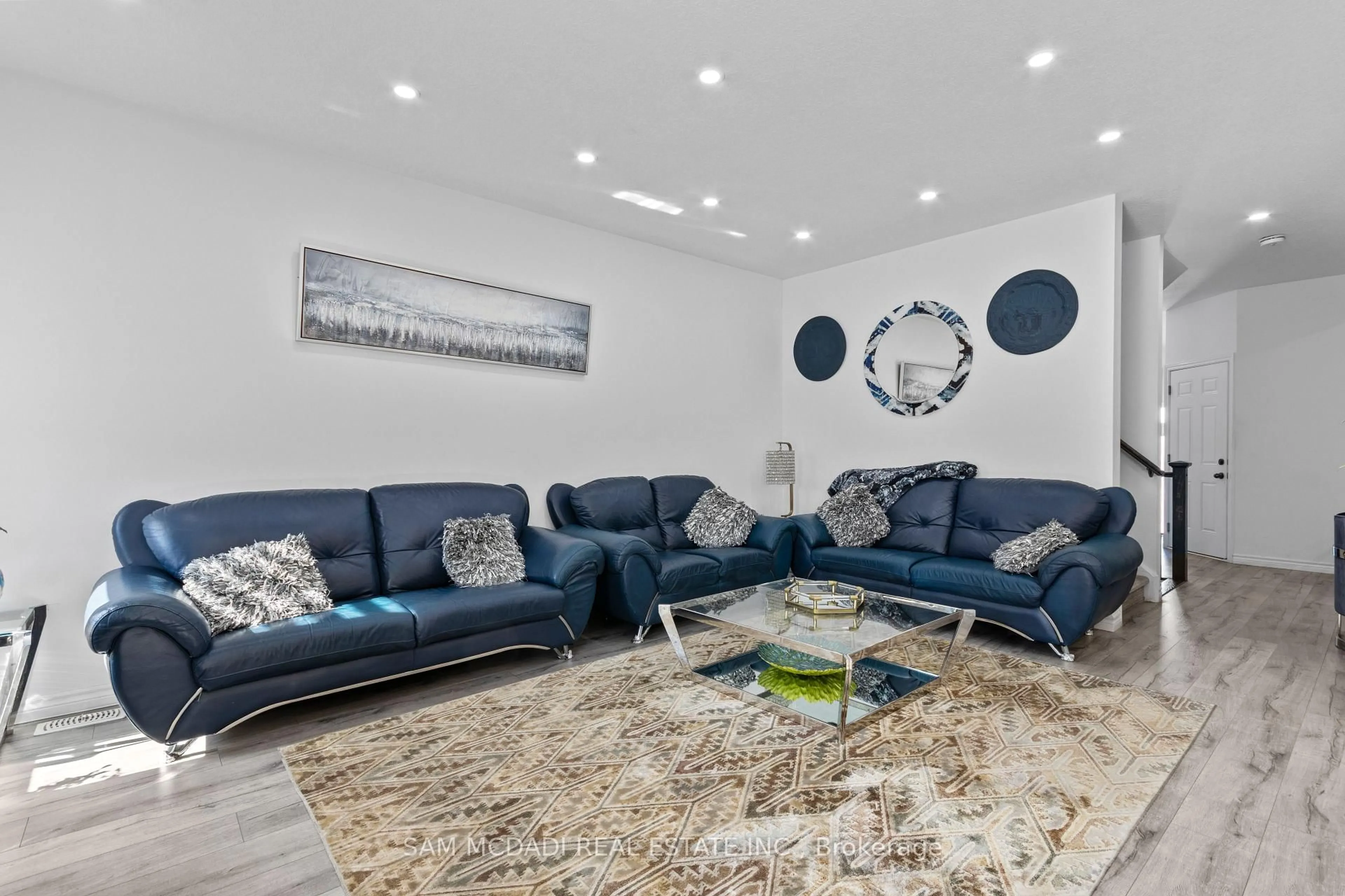 Living room with furniture, unknown for 2743 Oriole Dr, London South Ontario N6M 1E7