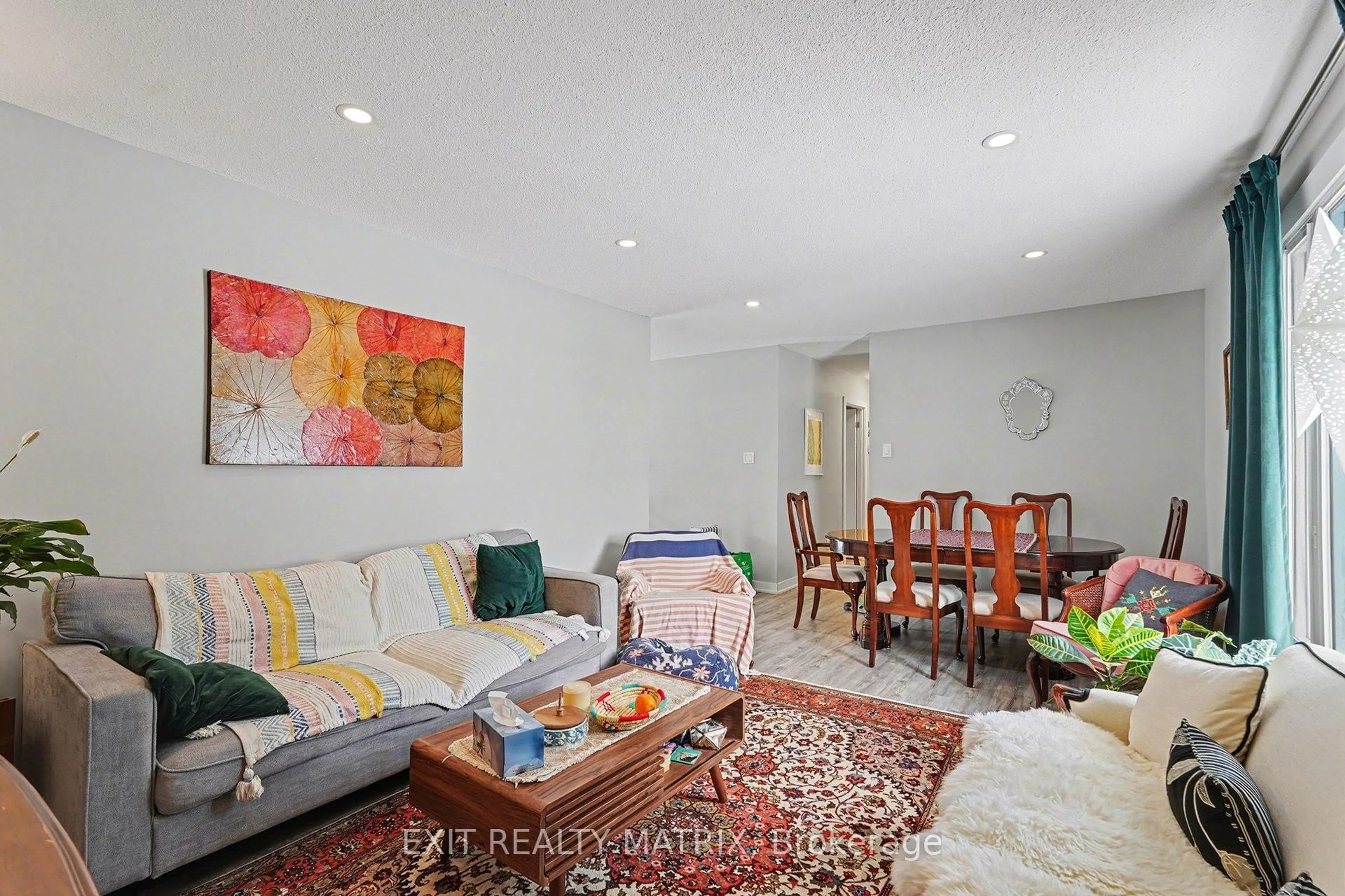 Living room with furniture, unknown for 91 Sheldrake Dr, Ottawa Ontario K2L 1T1