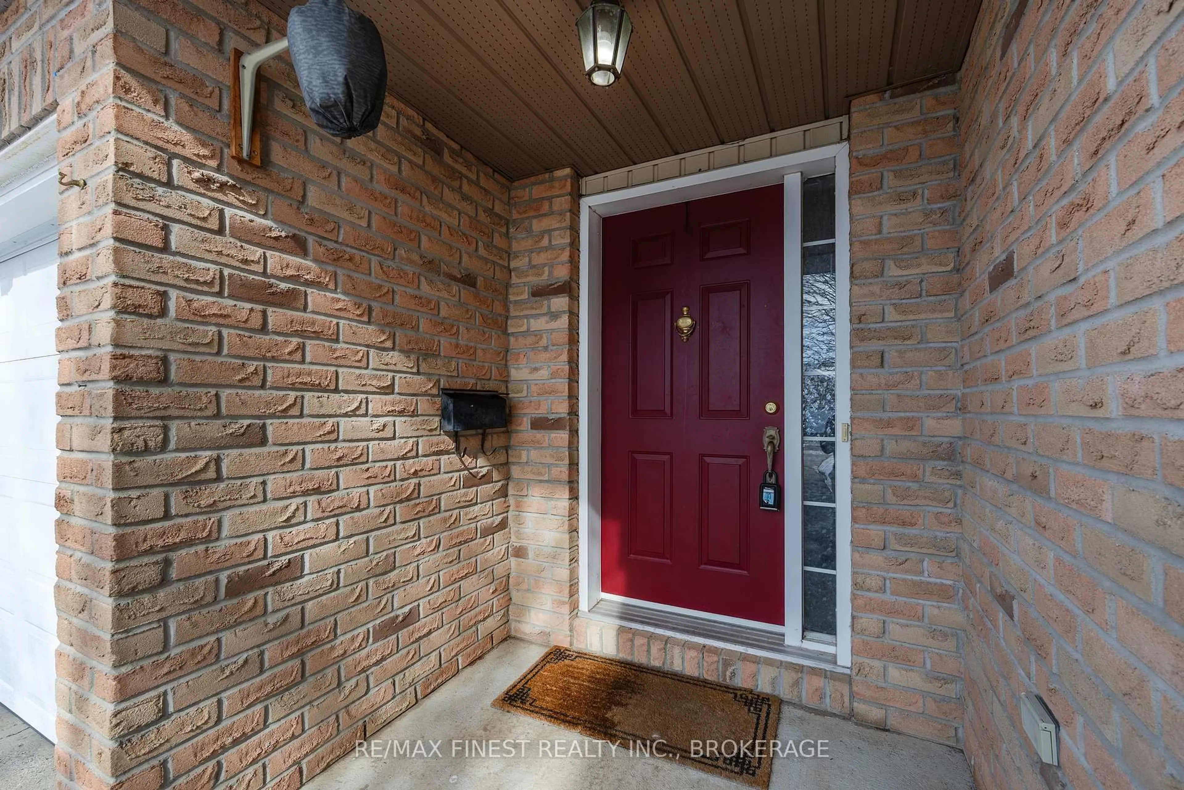 Indoor entryway for 1273 Acadia Dr, Kingston Ontario K7M 8R3