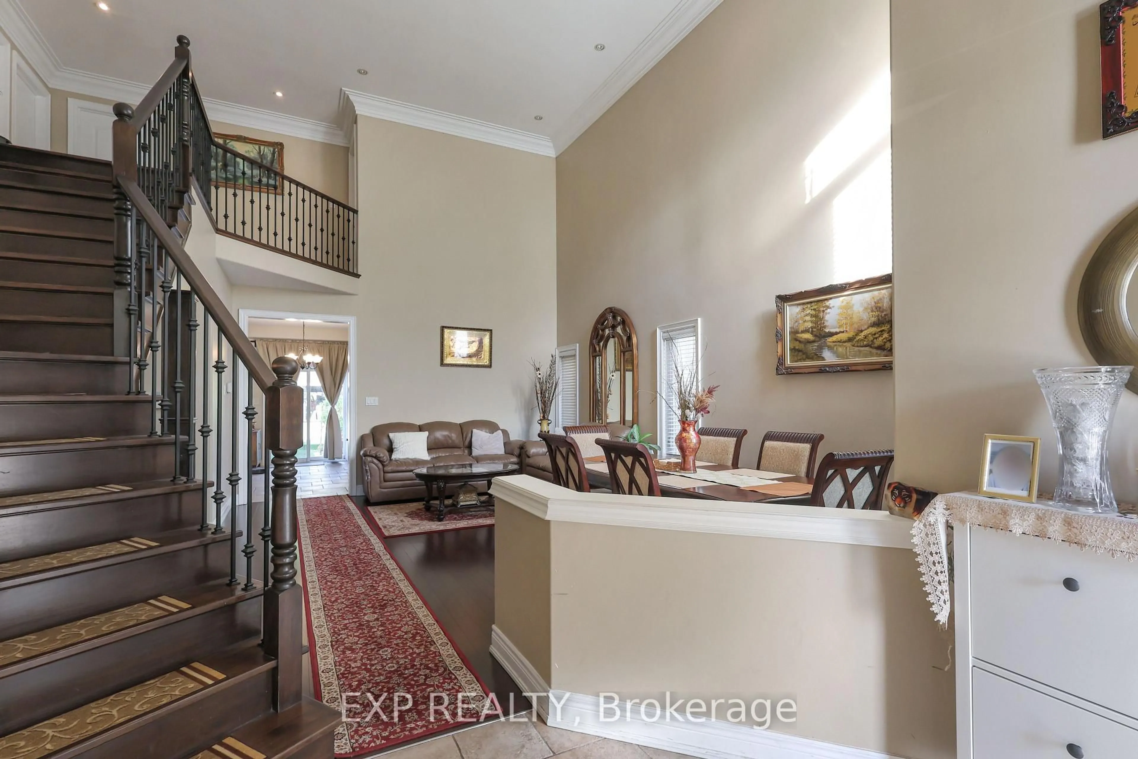 Indoor foyer for 254 Rymal Rd, Hamilton Ontario L9B 1B8